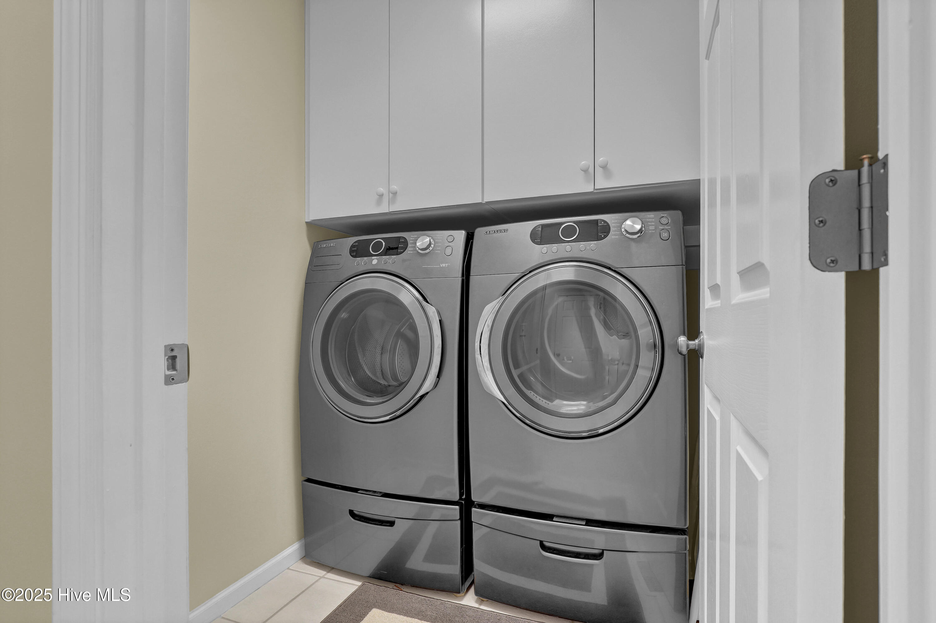 100548712 | Photo 35