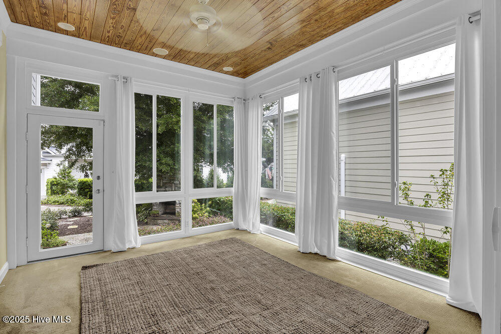 100505829 | Photo 24