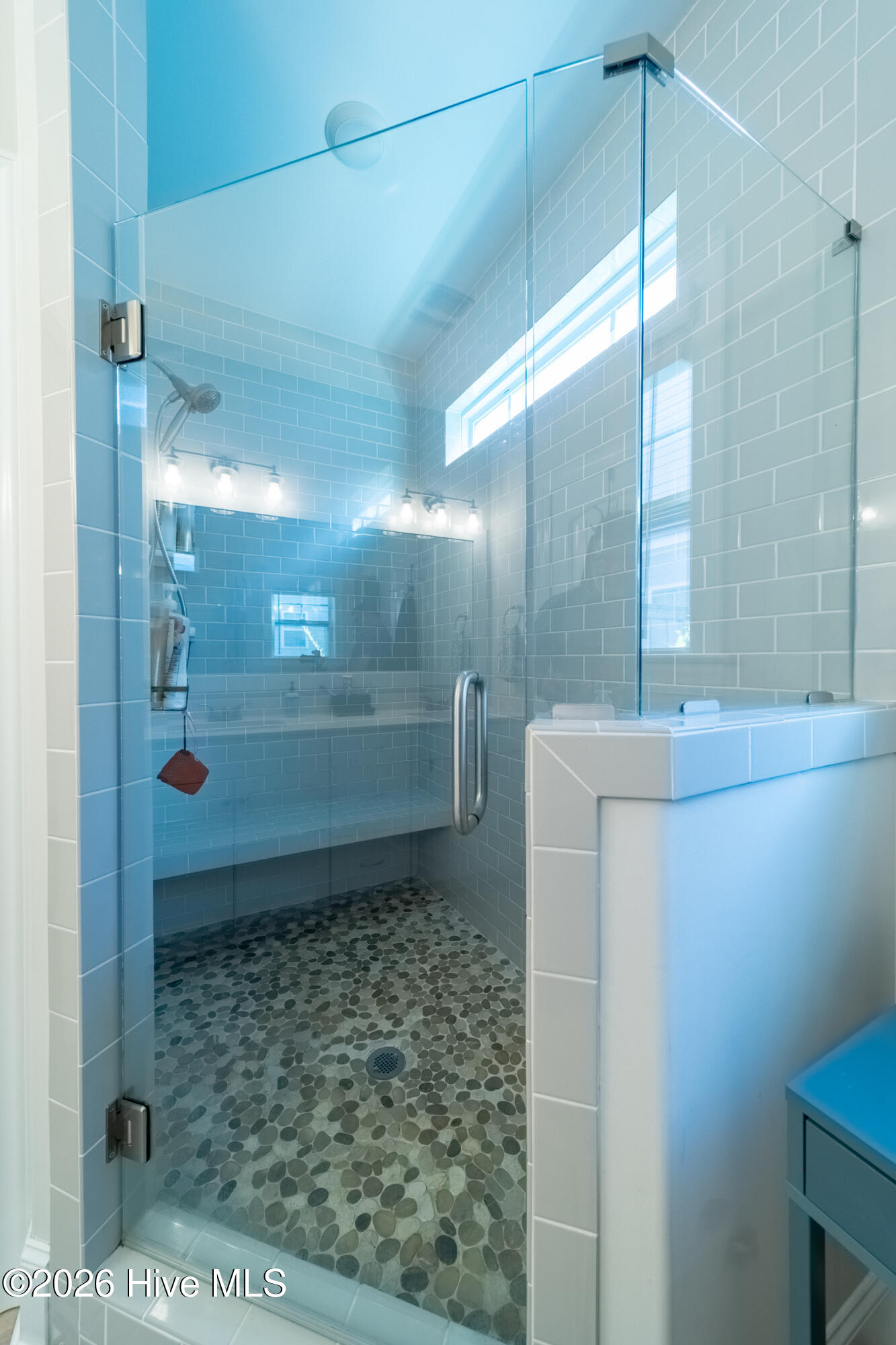 100549108 | Photo 27