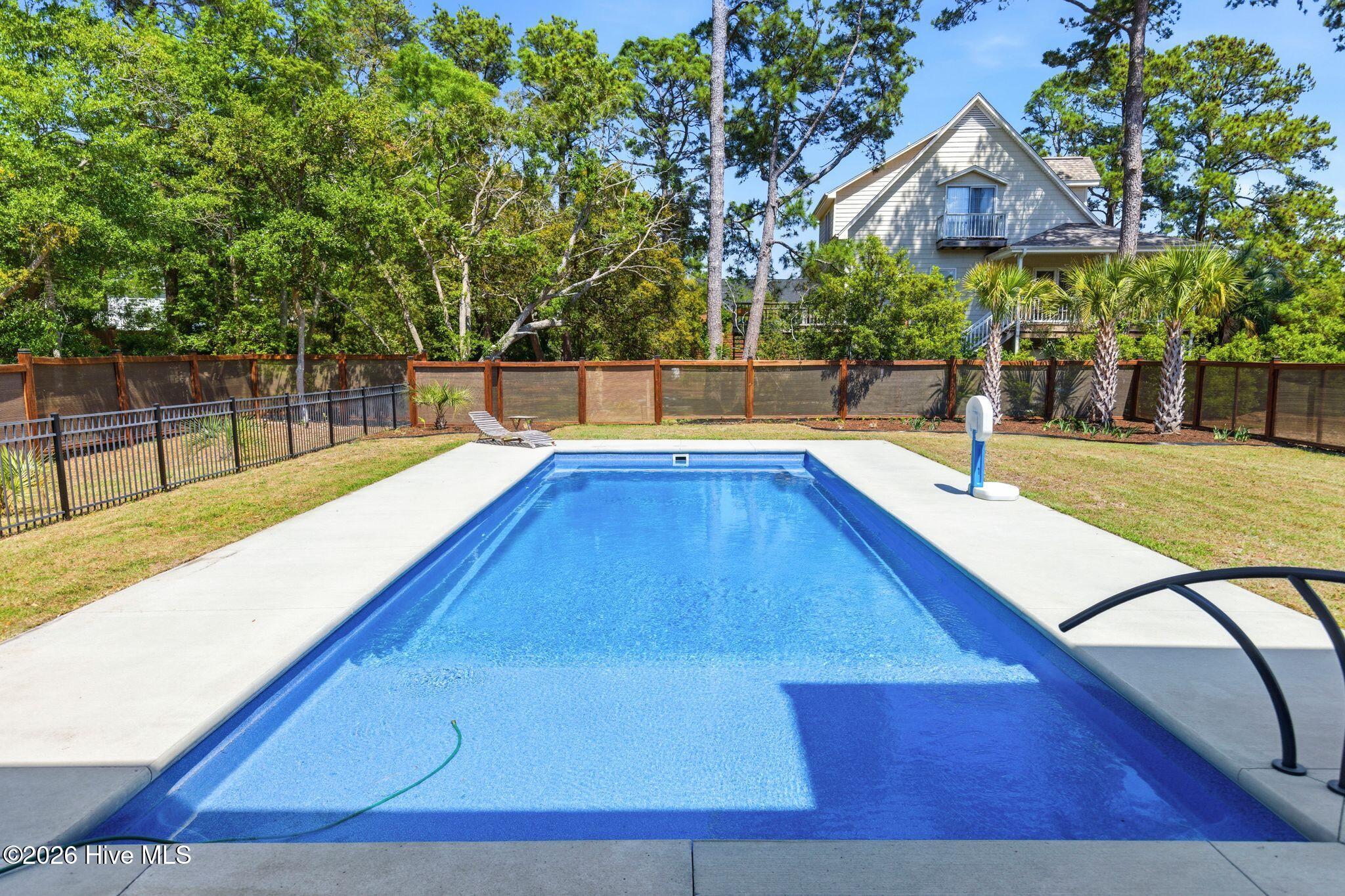 100568012 | Photo 83