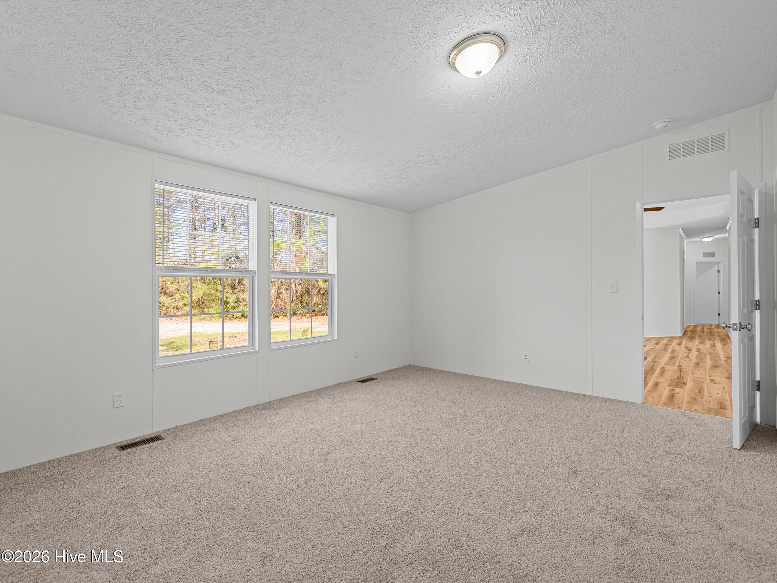 100560280 | Photo 21