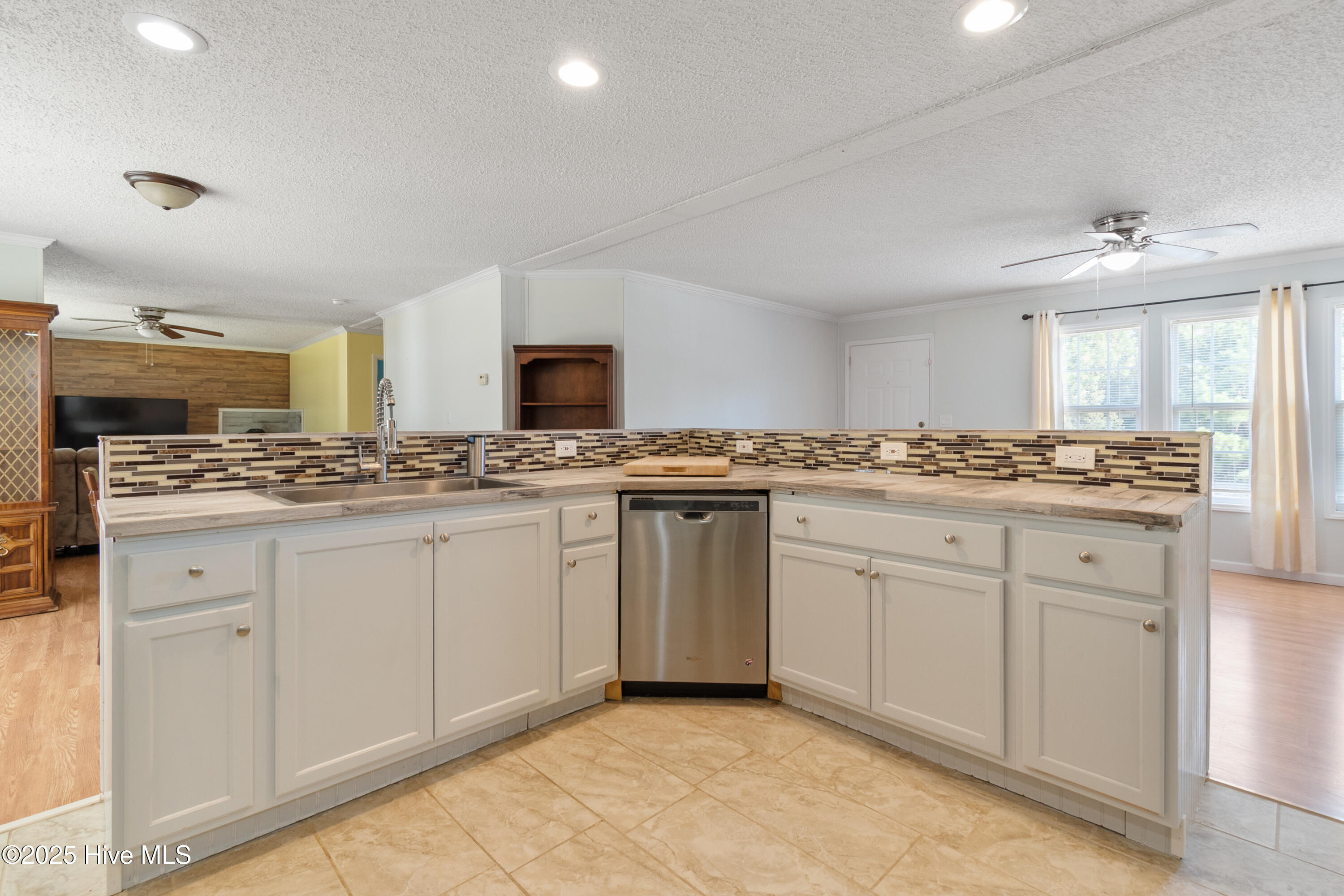 801 Maynard Boulevard, Jacksonville, NC 28546 – photo 5: DSC_7697