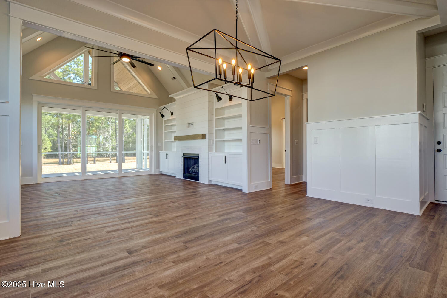 100539915 | Photo 16