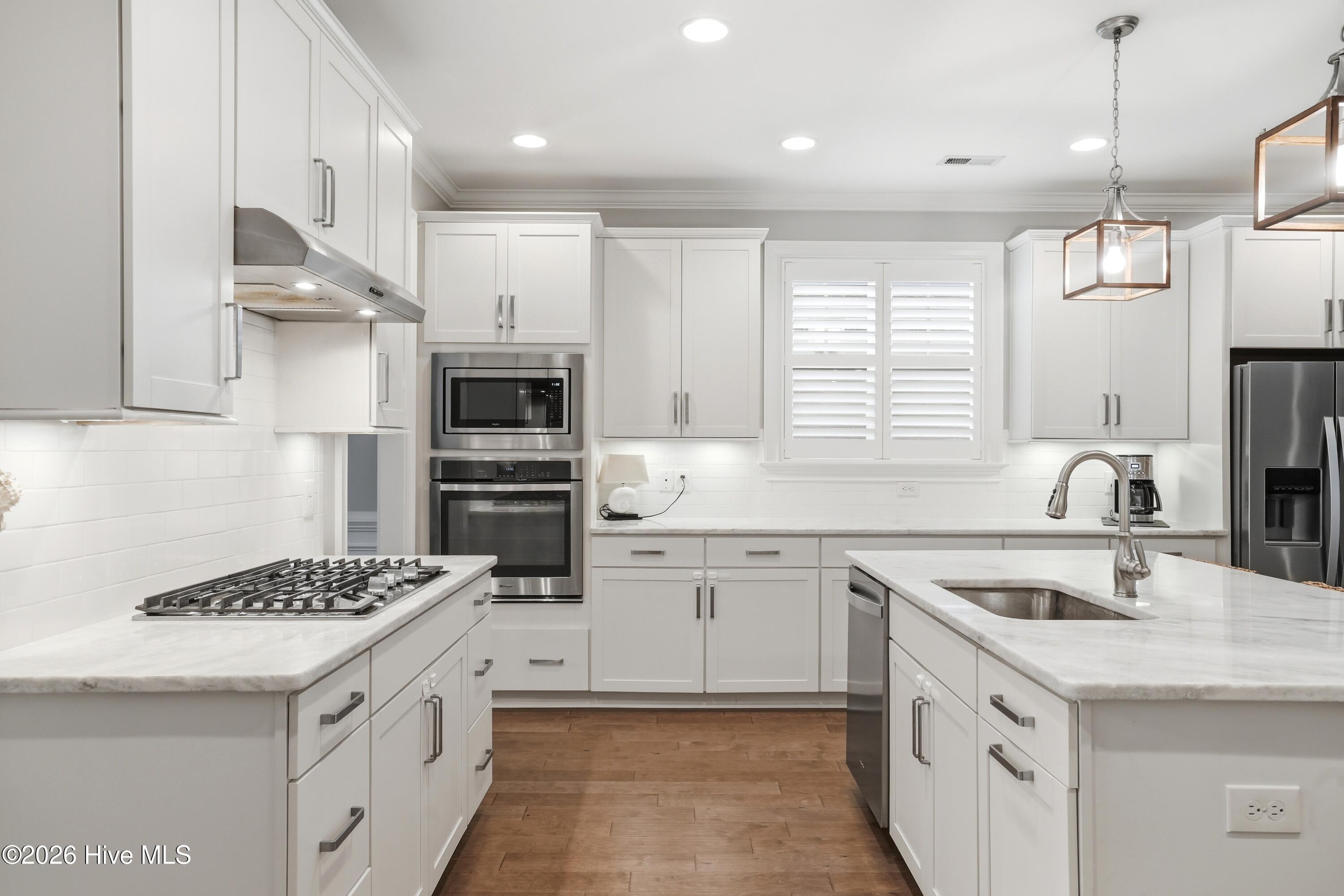 100561469 | Photo 10