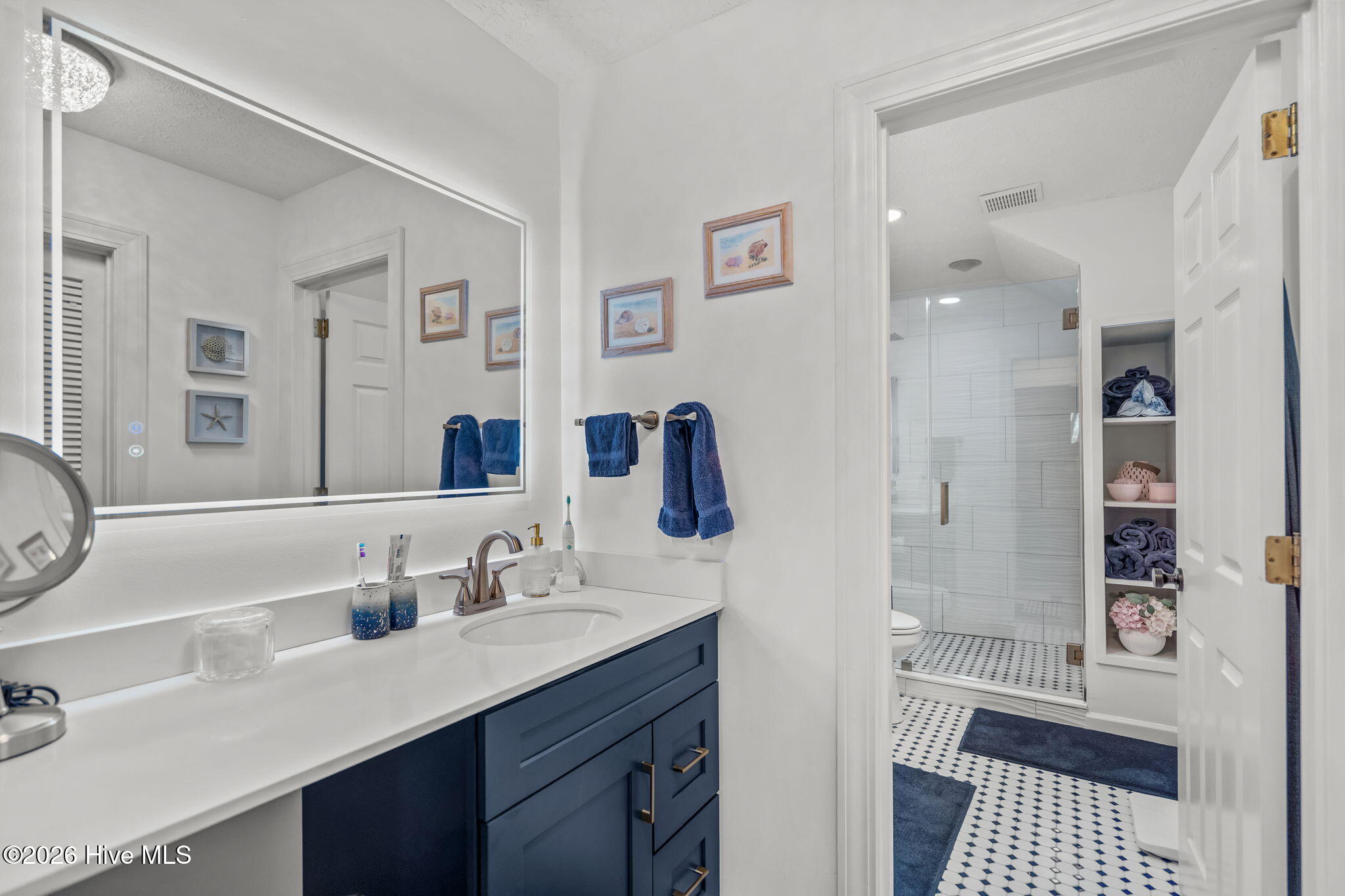 100557388 | Photo 32