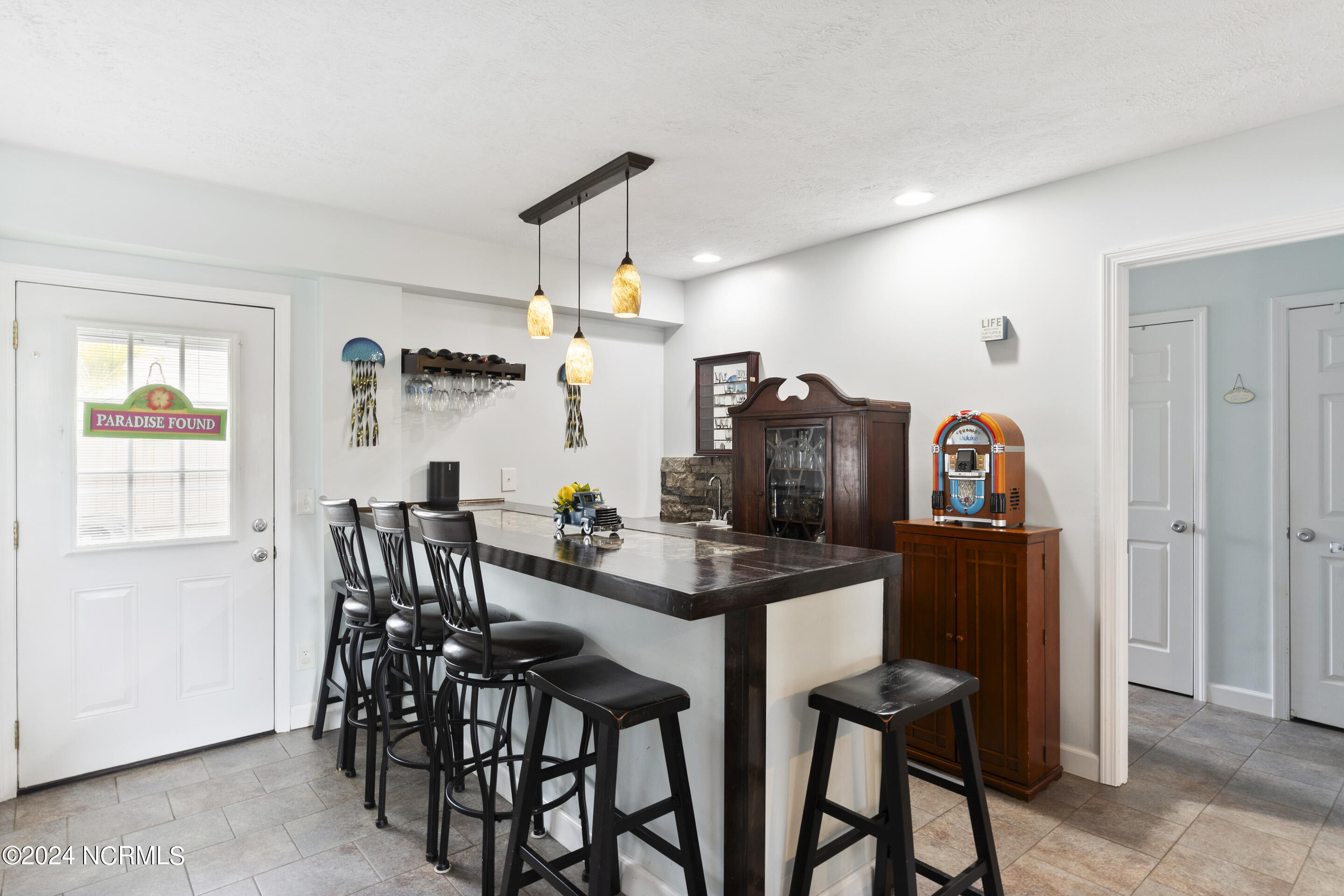 100562930 | Photo 27