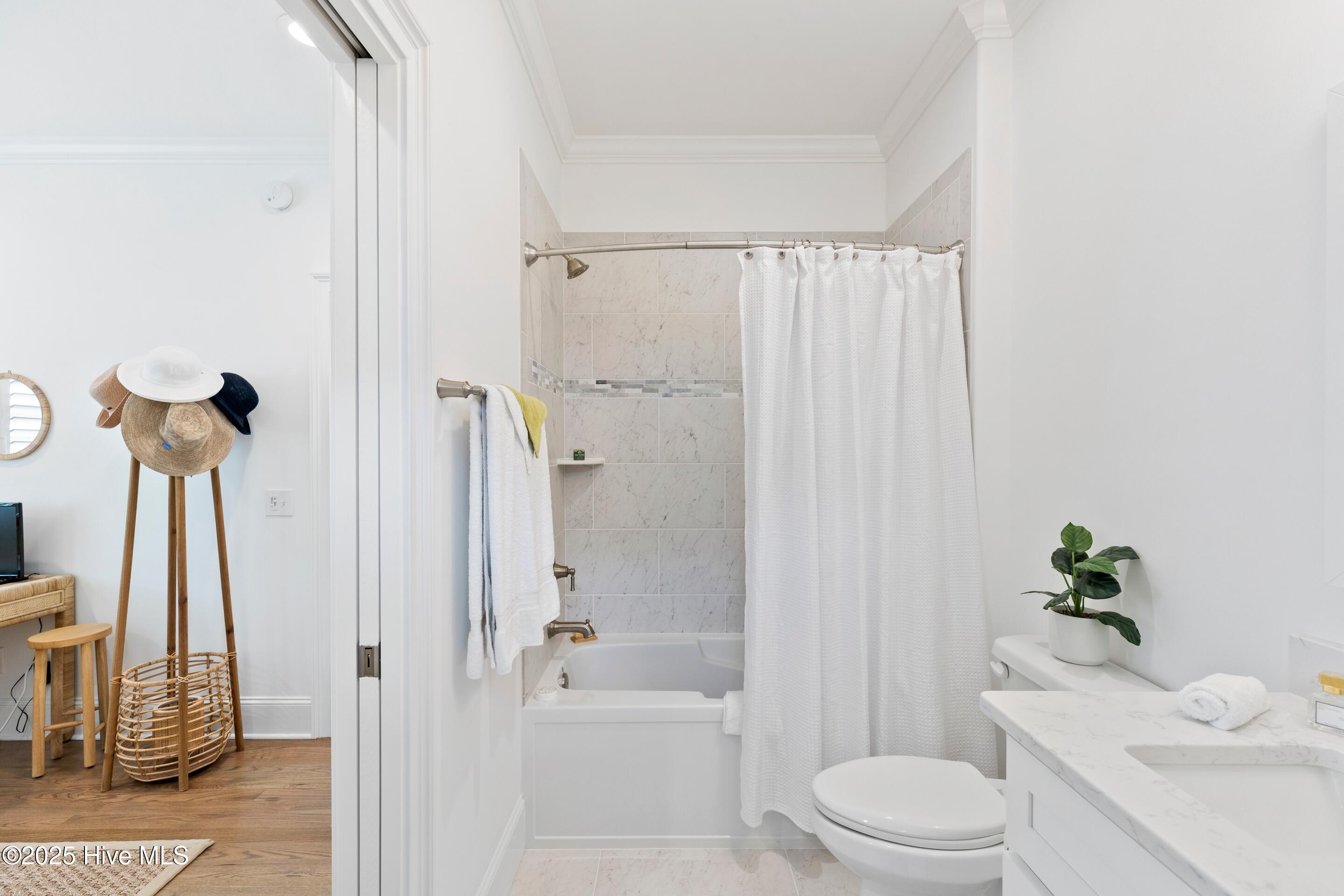 100532410 | Photo 43