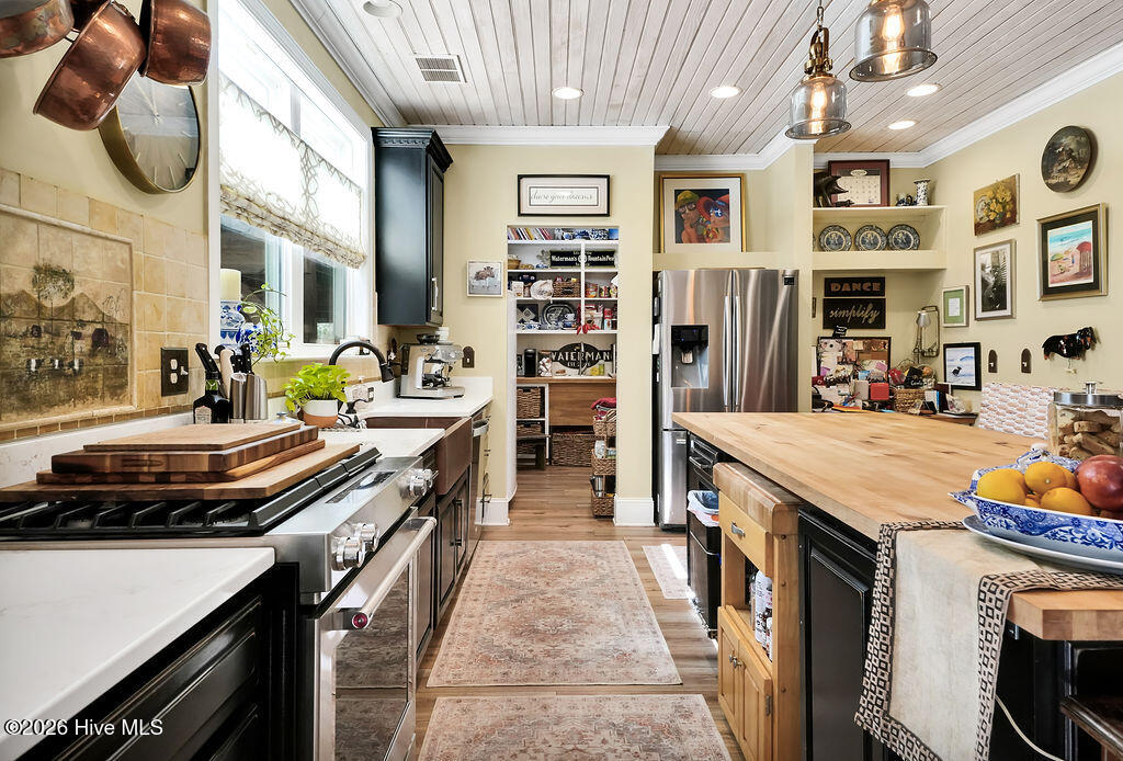 100560144 | Photo 12