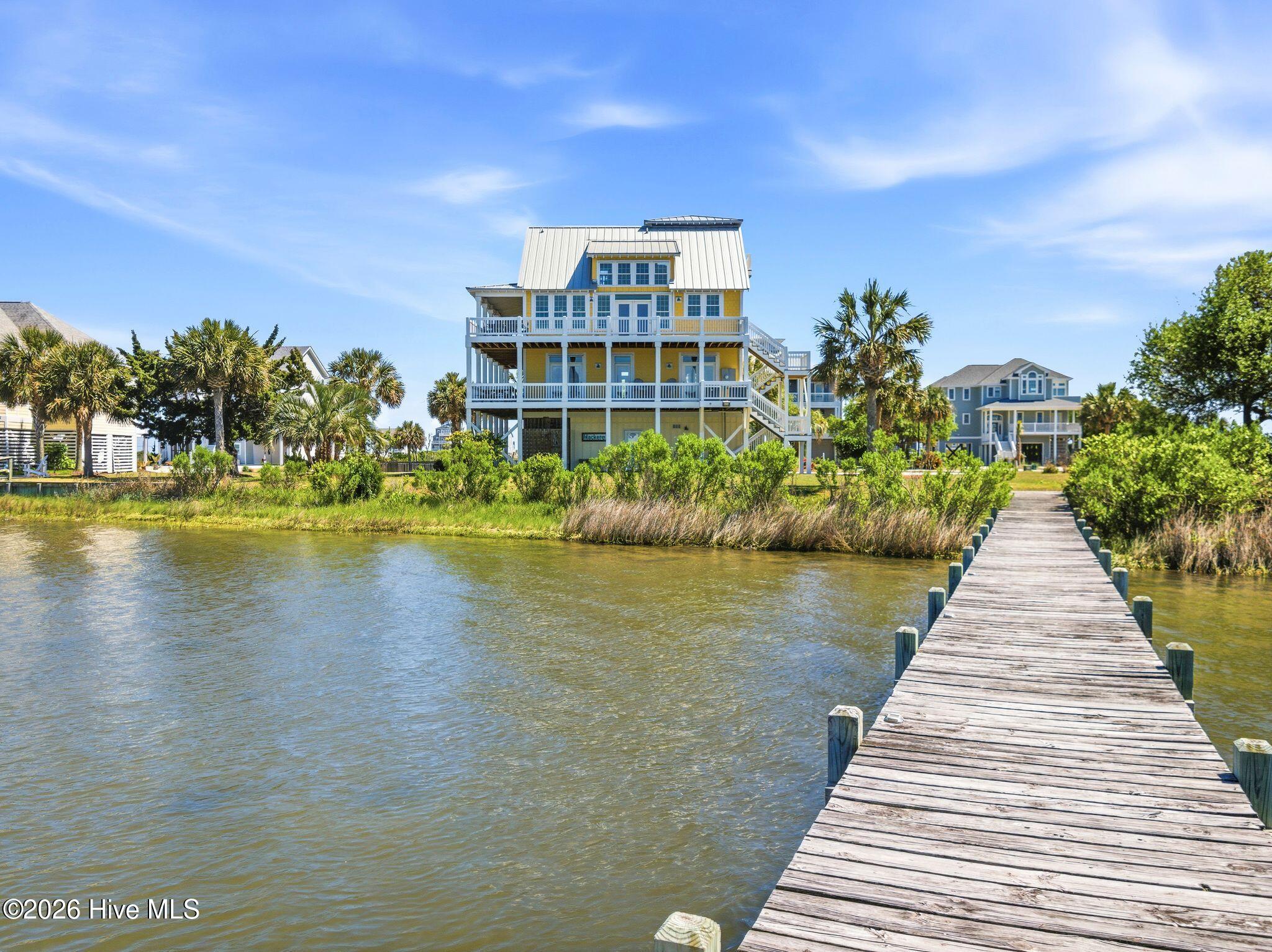 100569349 | Photo 102