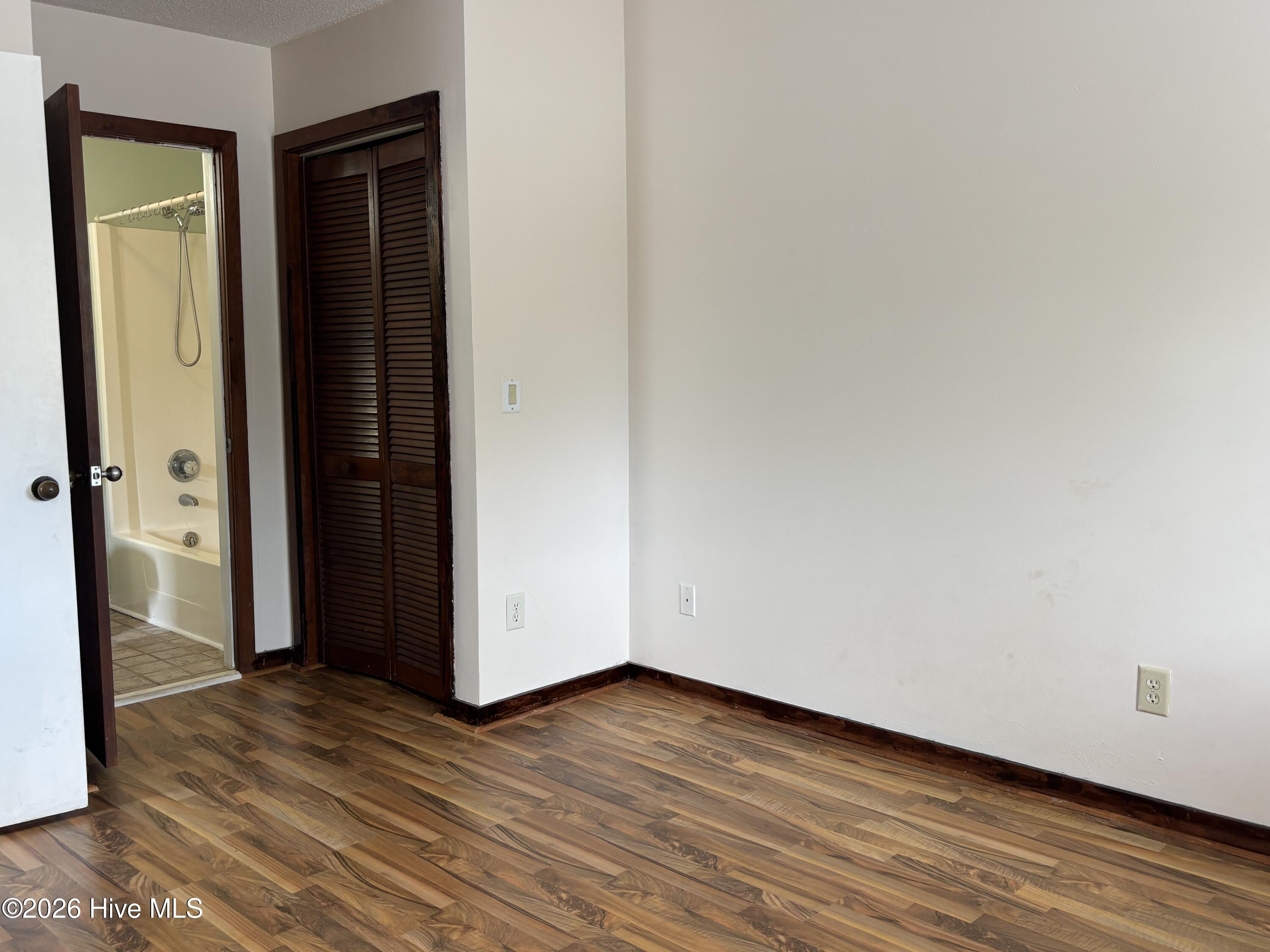 100563769 | Photo 11