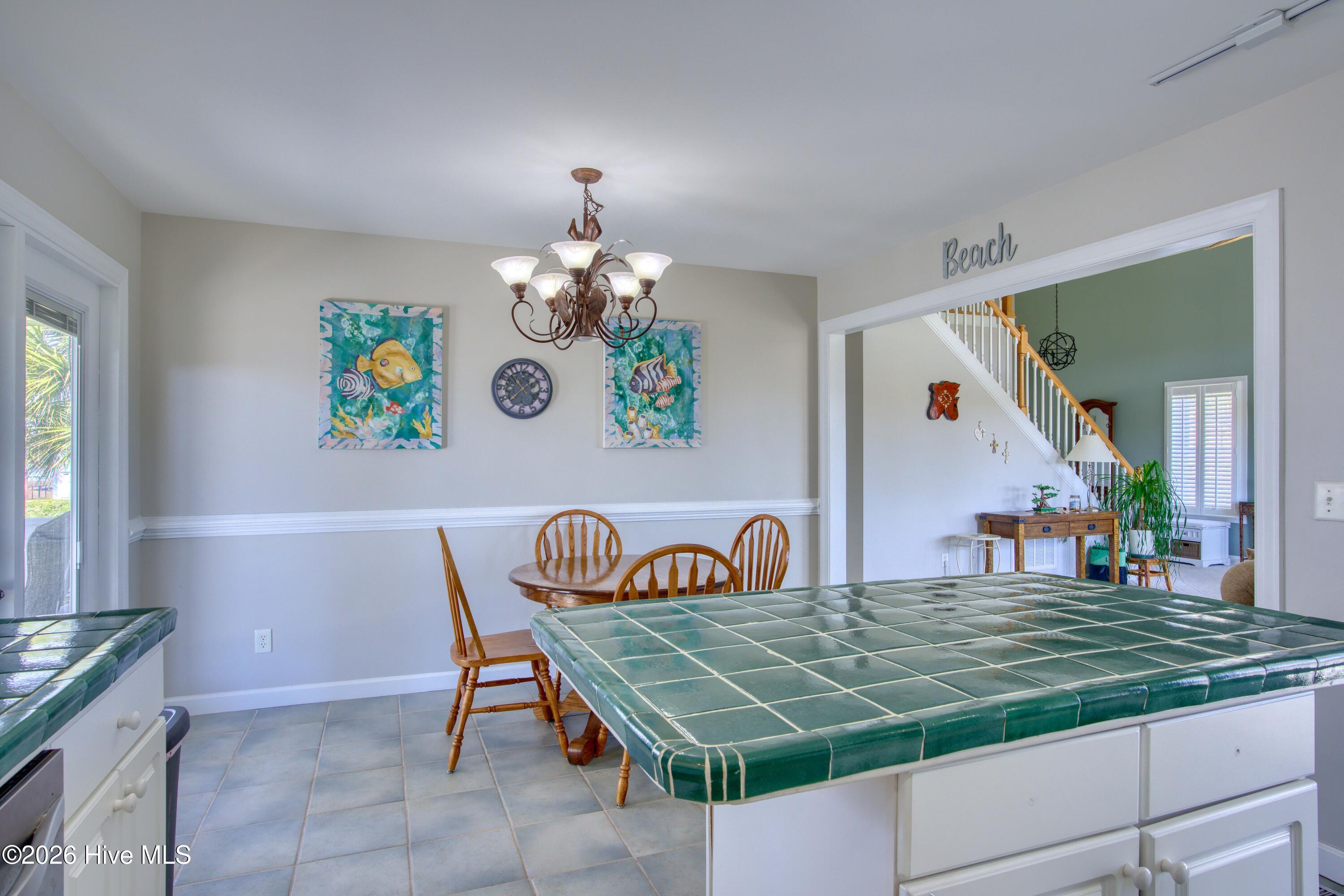 100558828 | Photo 12