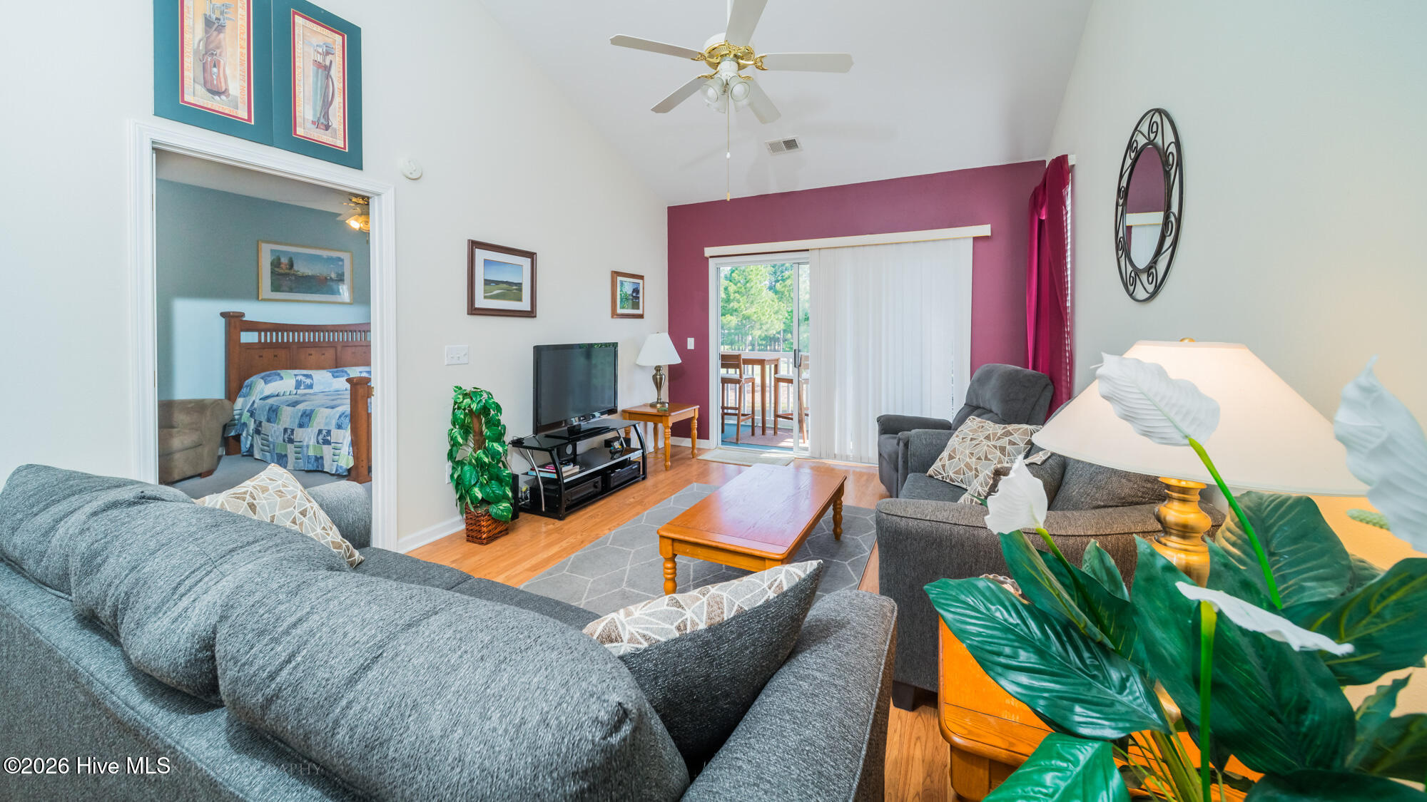 100560065 | Photo 12