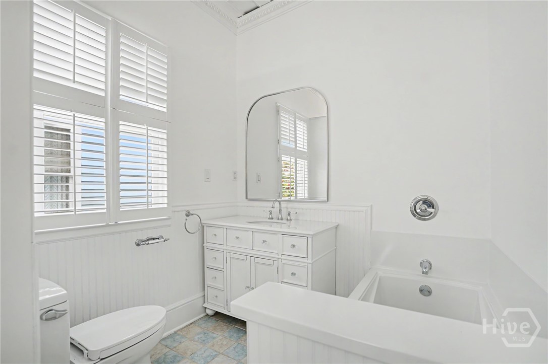 Second Floor En Suite Bath