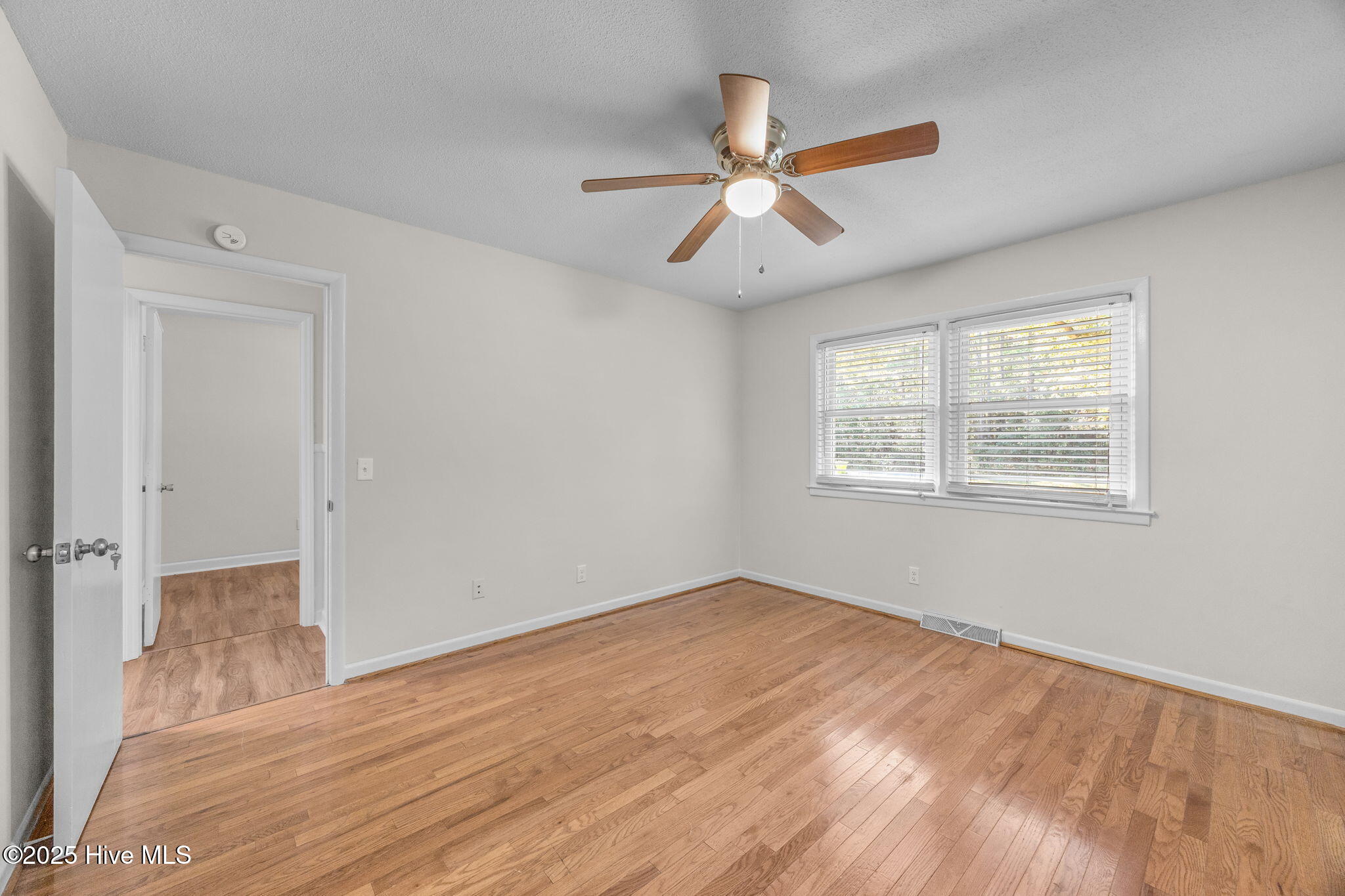 100540435 | Photo 27