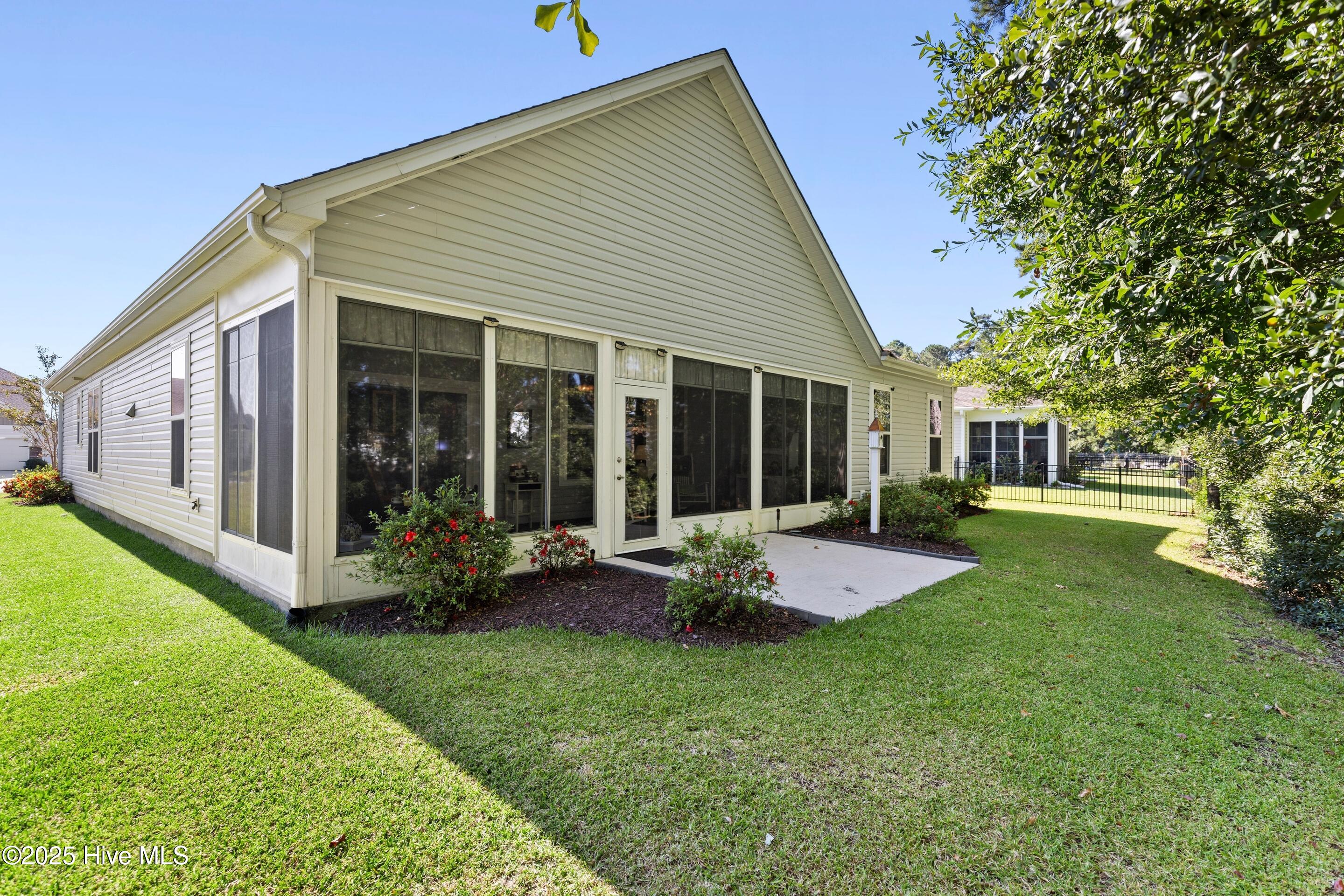 100529206 | Photo 38