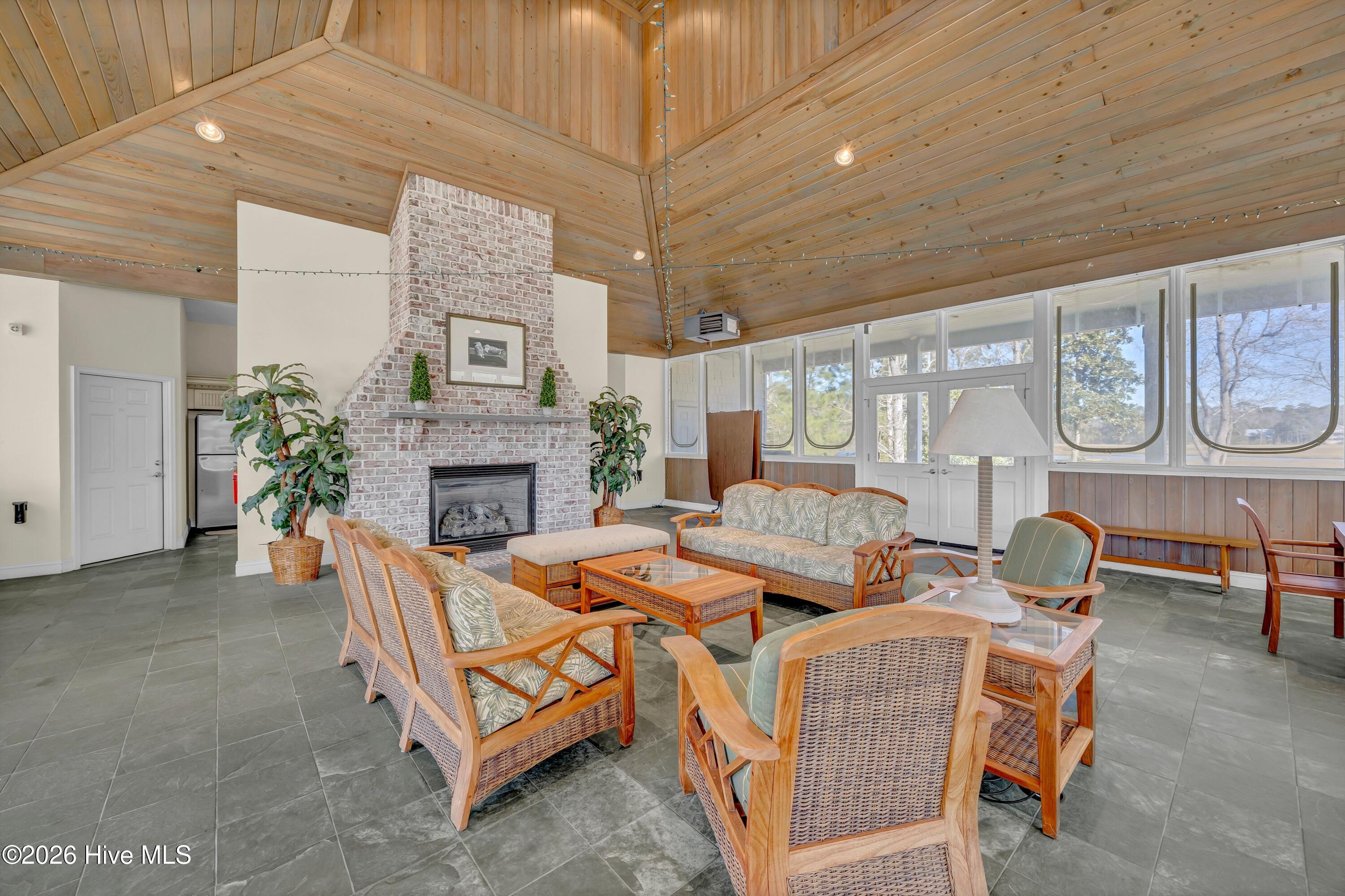 100554851 | Photo 32