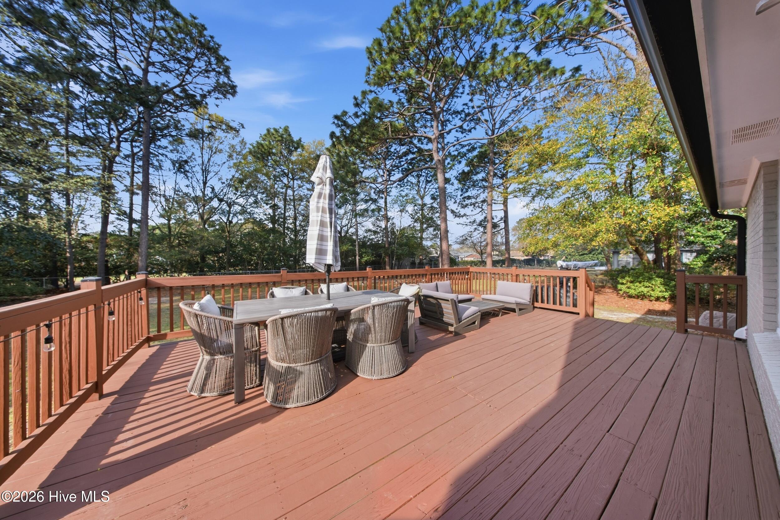 100561362 | Photo 42