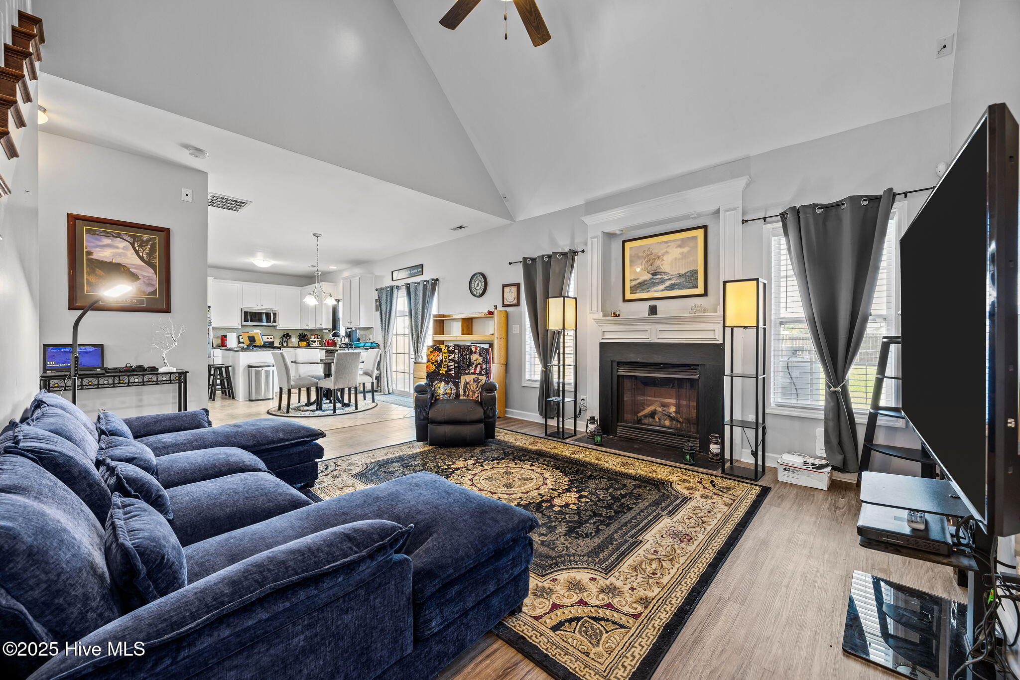 100532317 | Photo 19