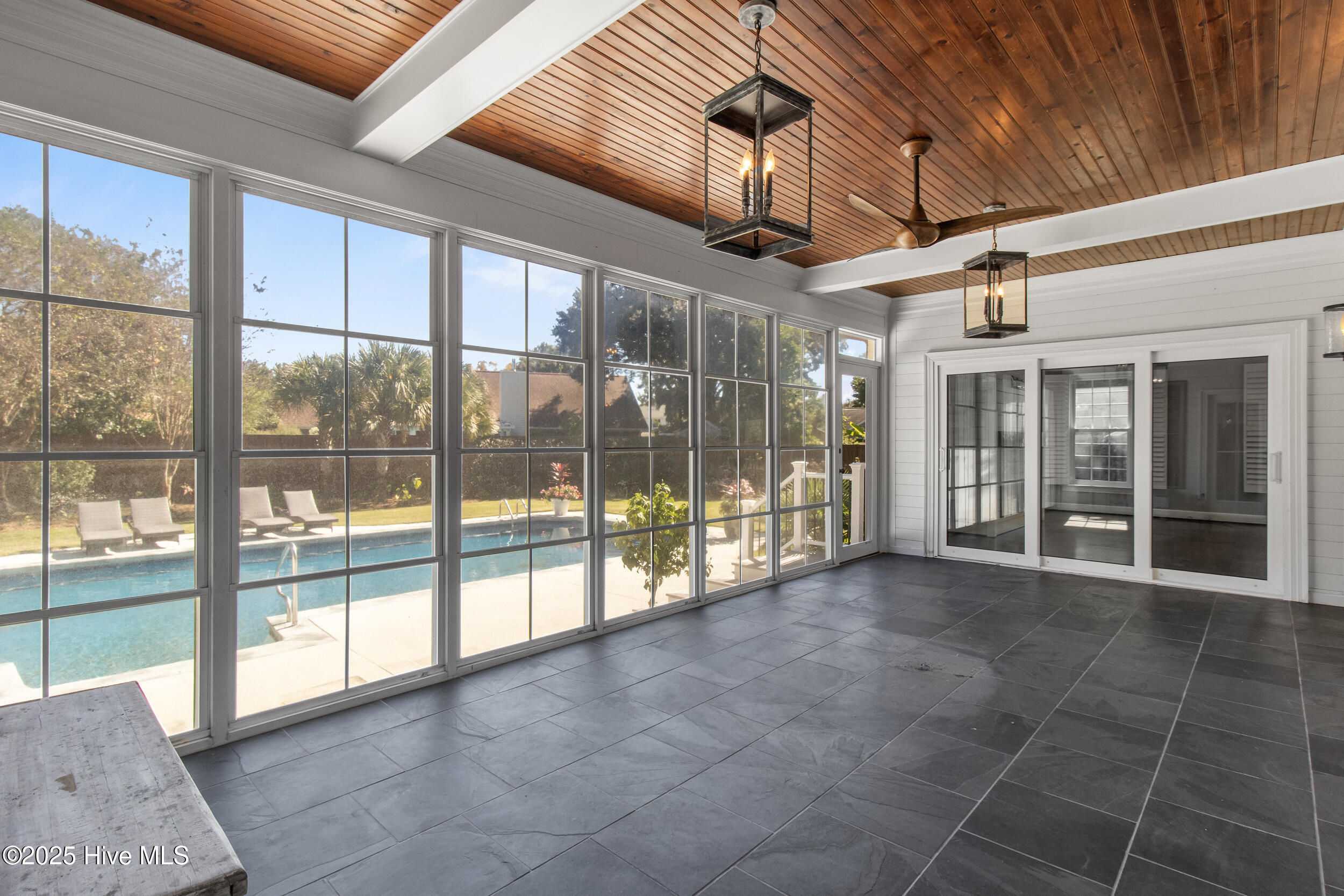 100538758 | Photo 21