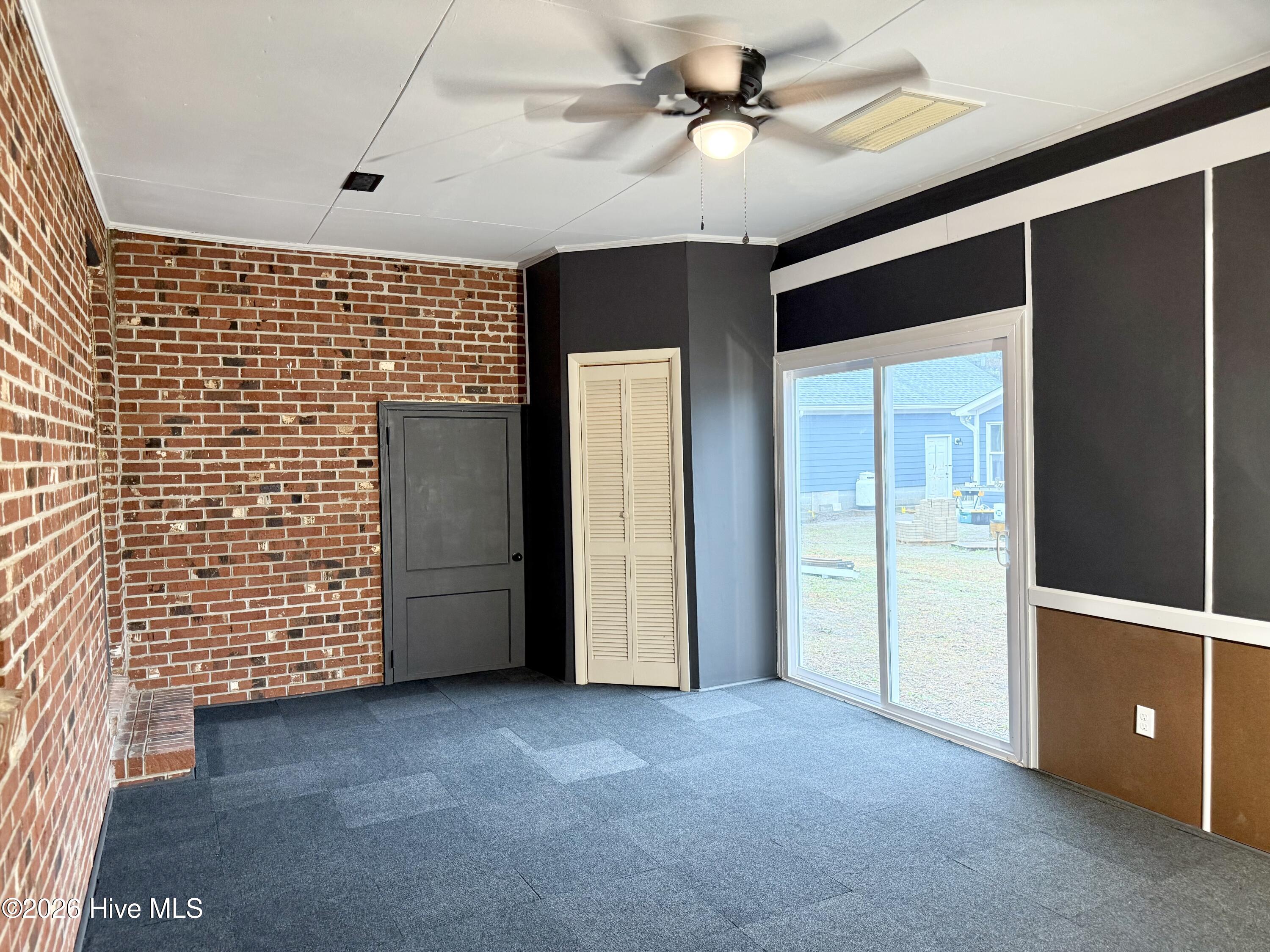 100548641 | Photo 14