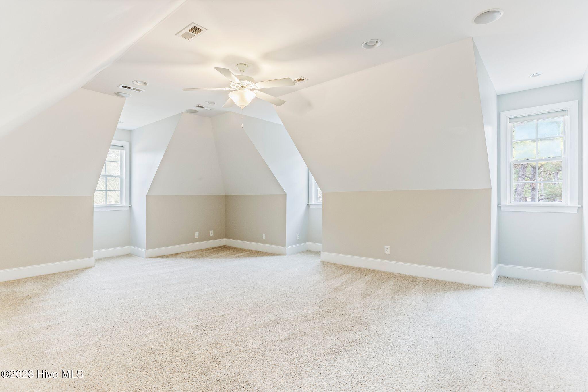 100553307 | Photo 74