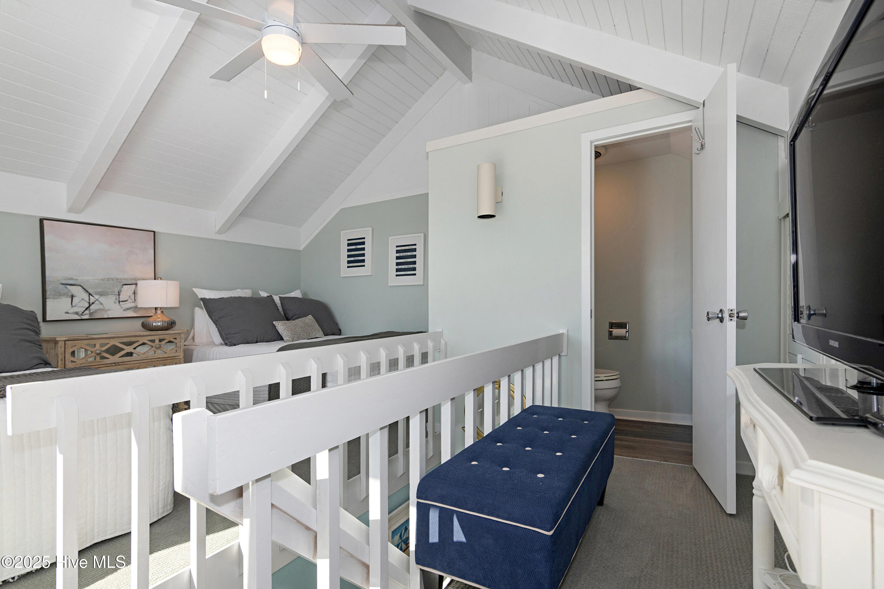 100526215 | Photo 40