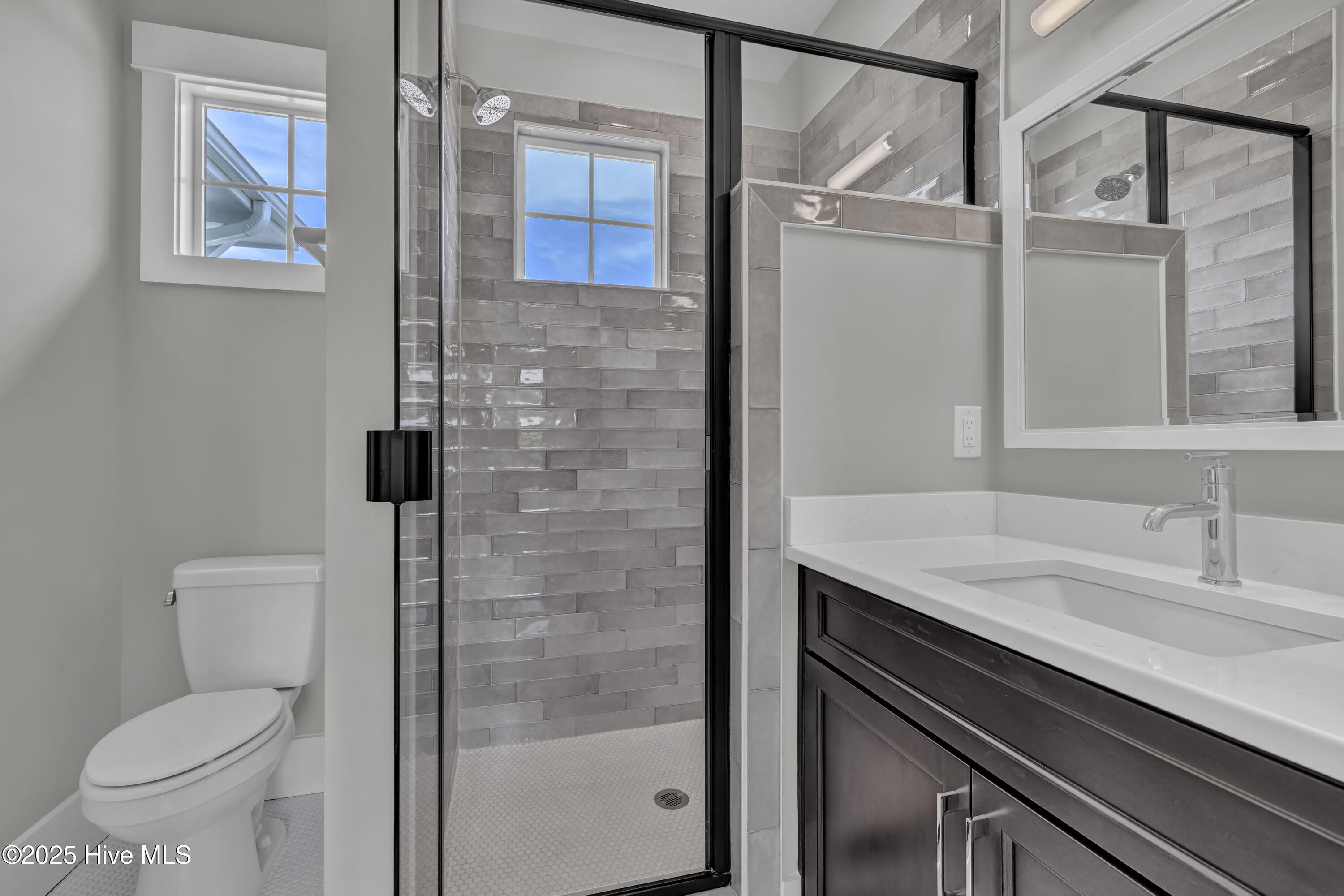 100568013 | Photo 45