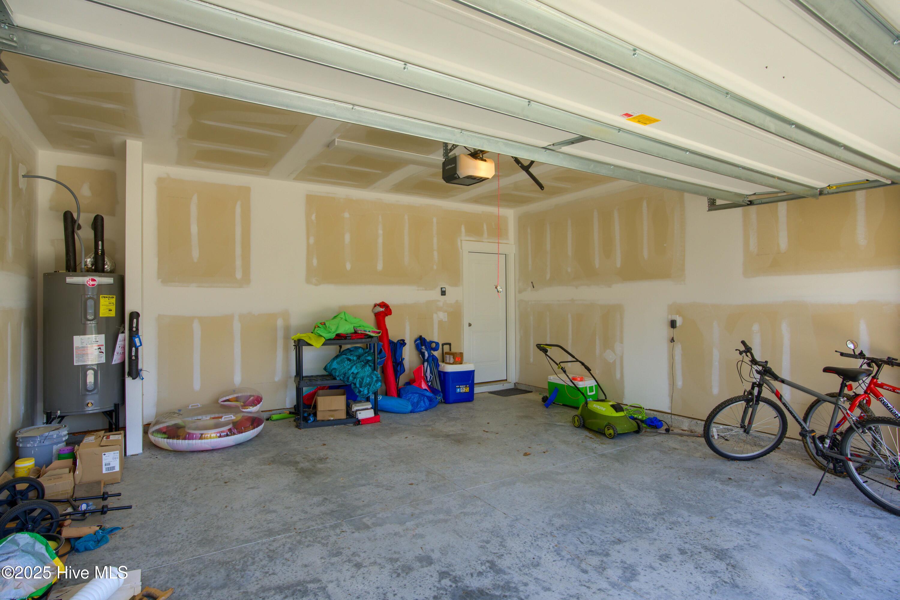 100564449 | Photo 15