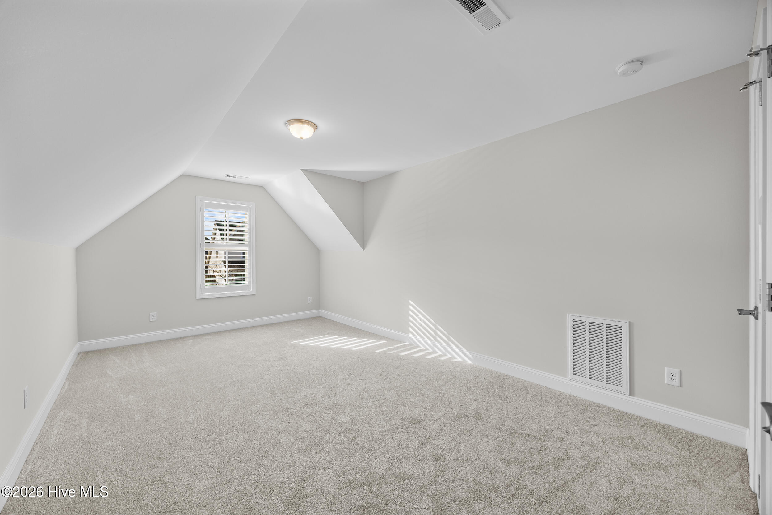 100559295 | Photo 33