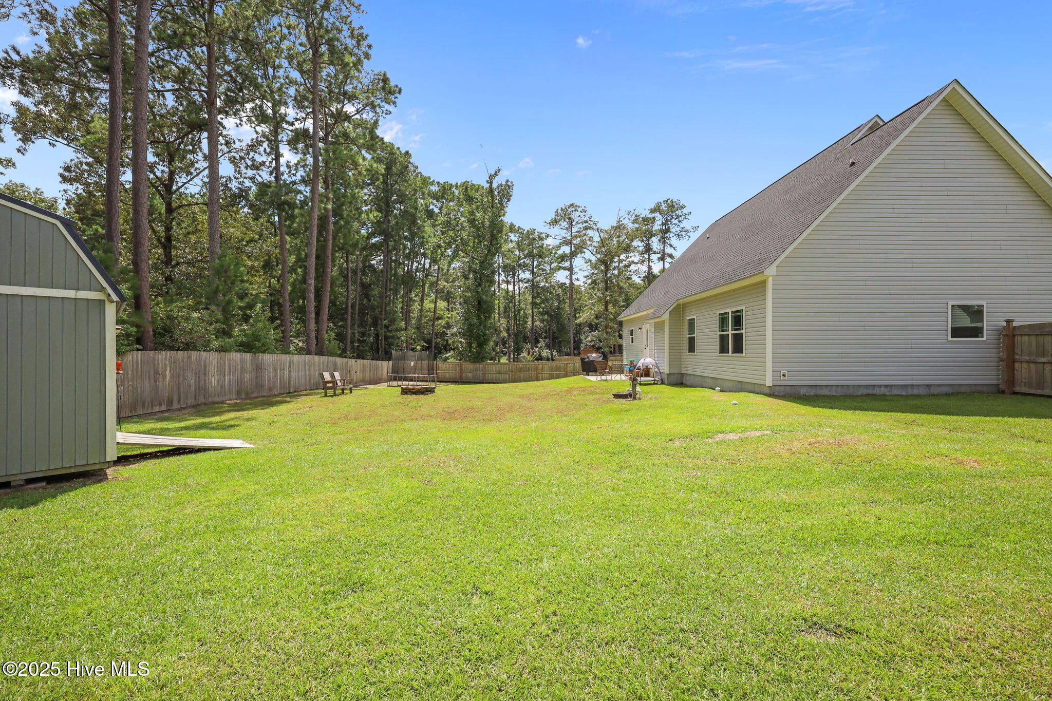 100525463 | Photo 37