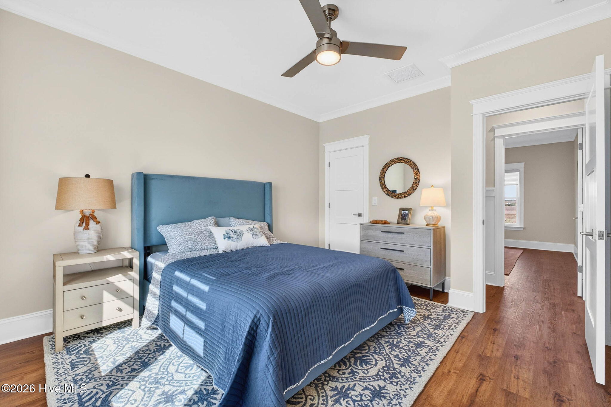 100561334 | Photo 46