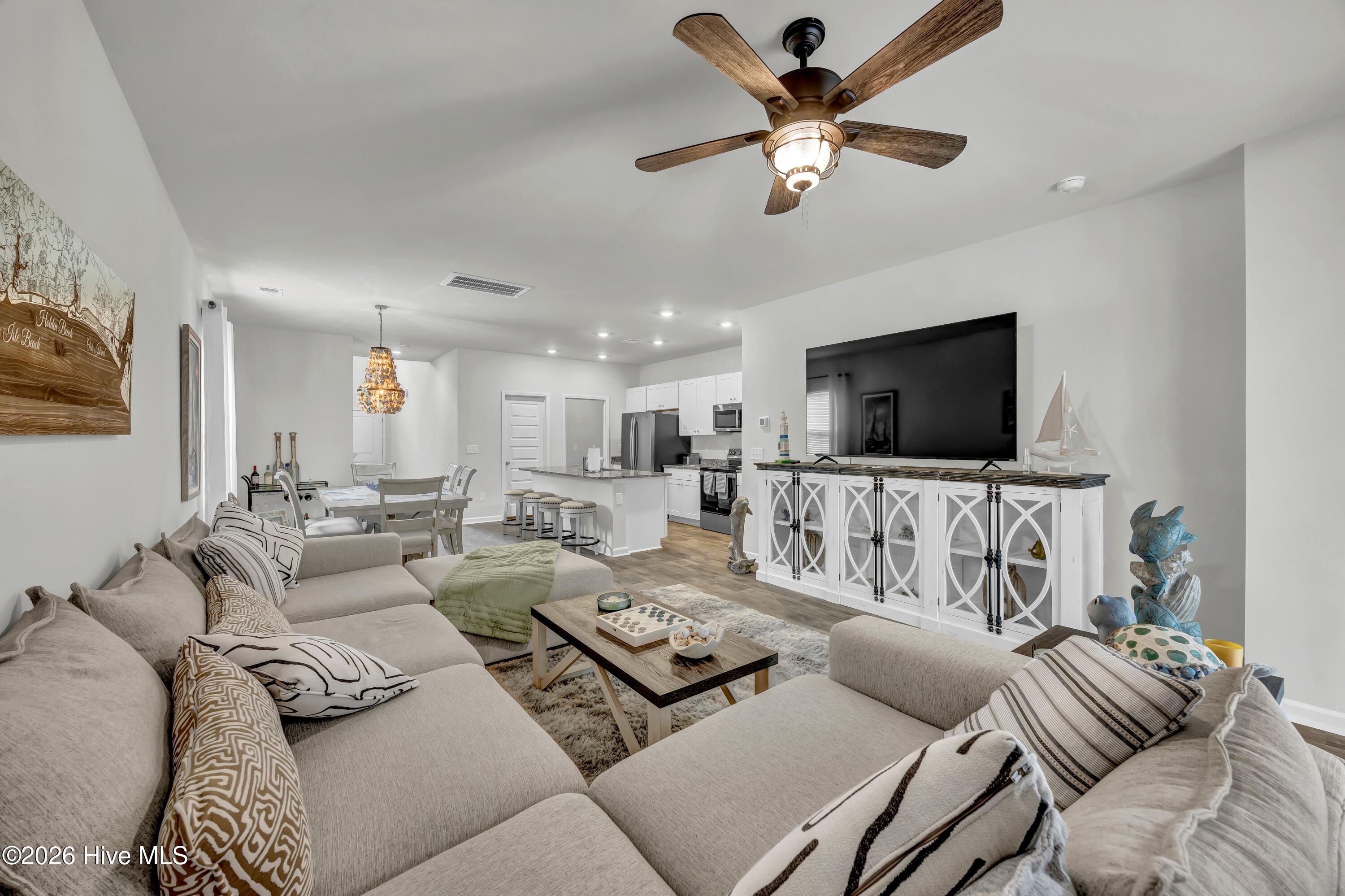 100554355 | Photo 12