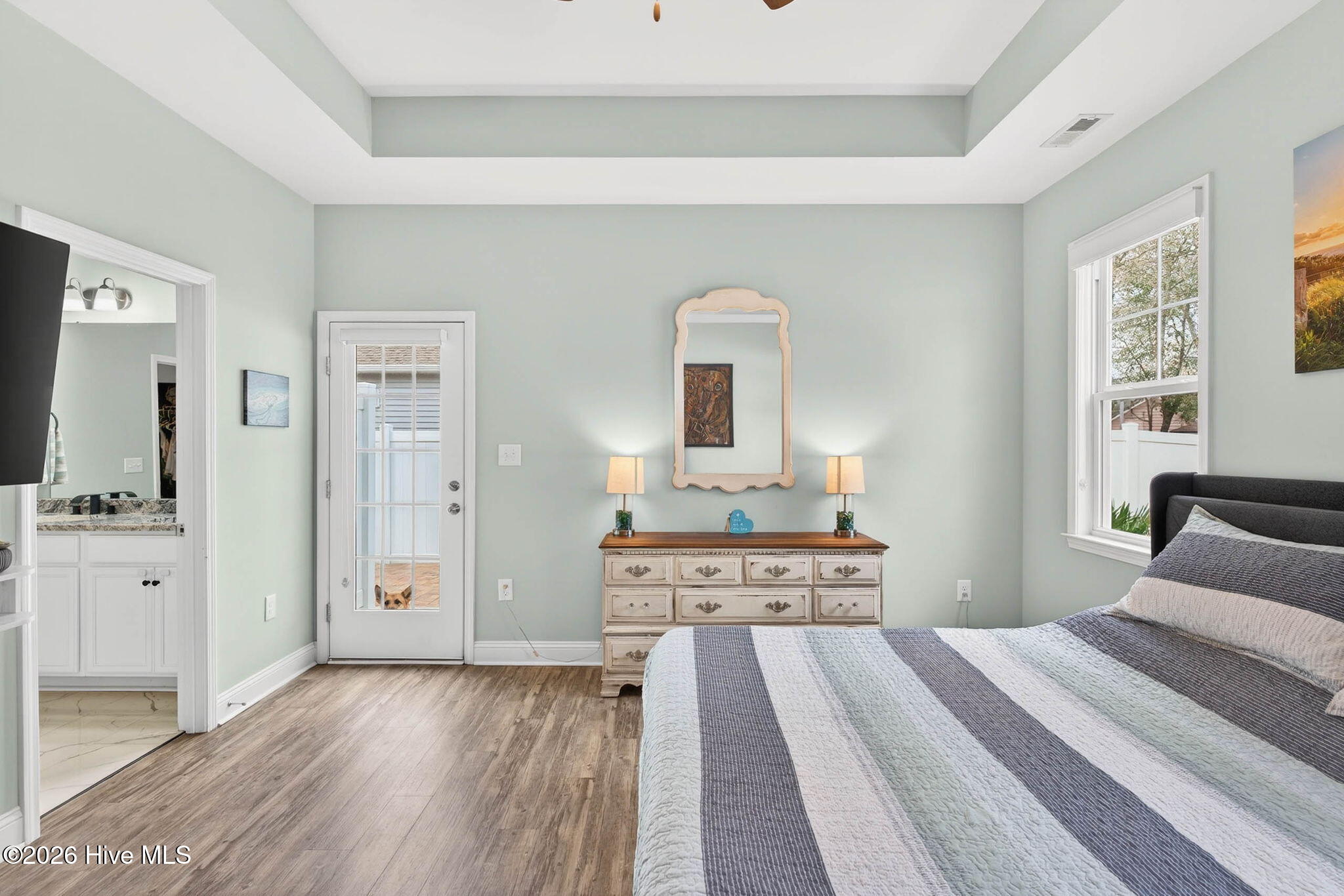 100562575 | Photo 17