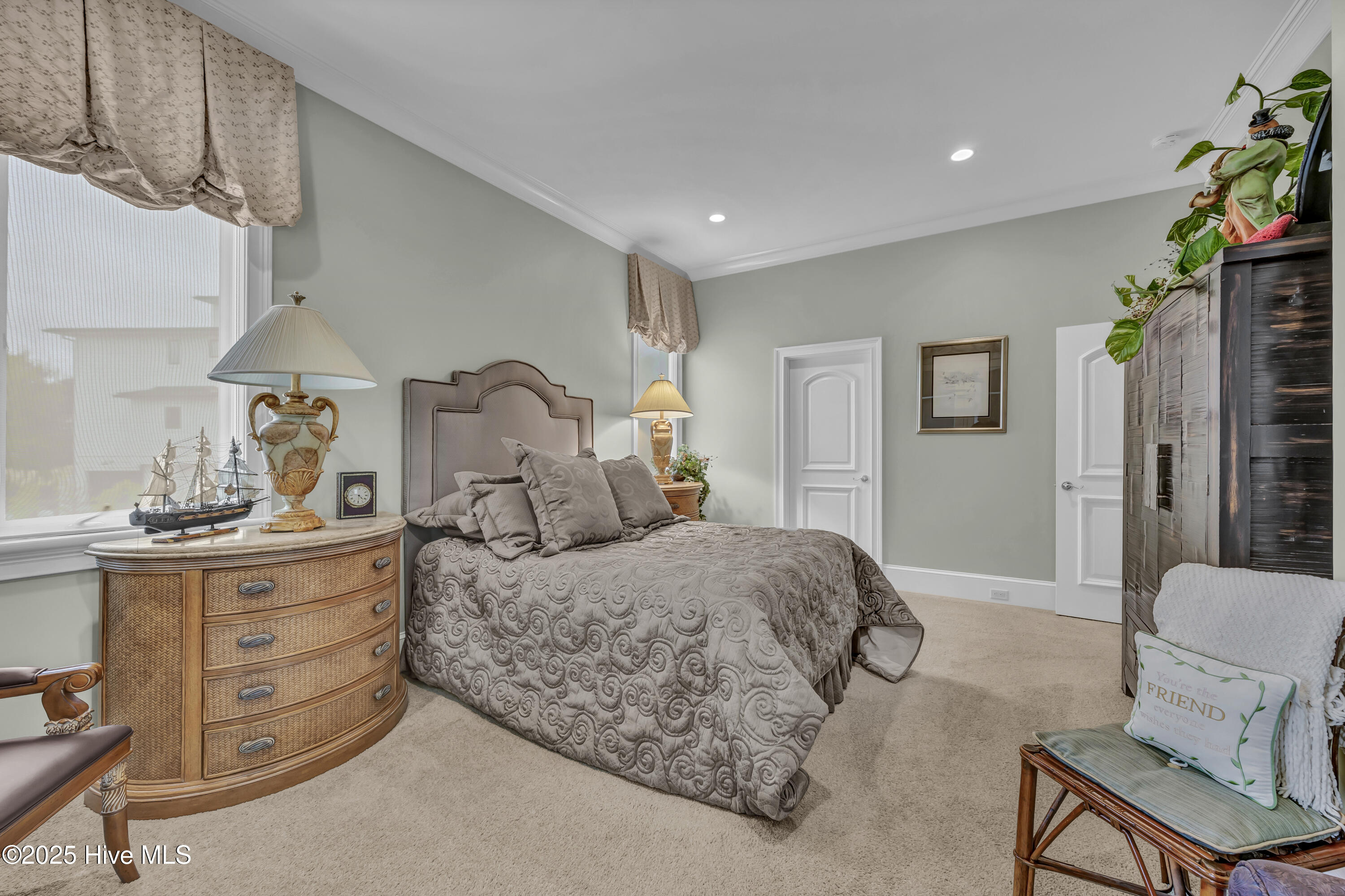 100530989 | Photo 28