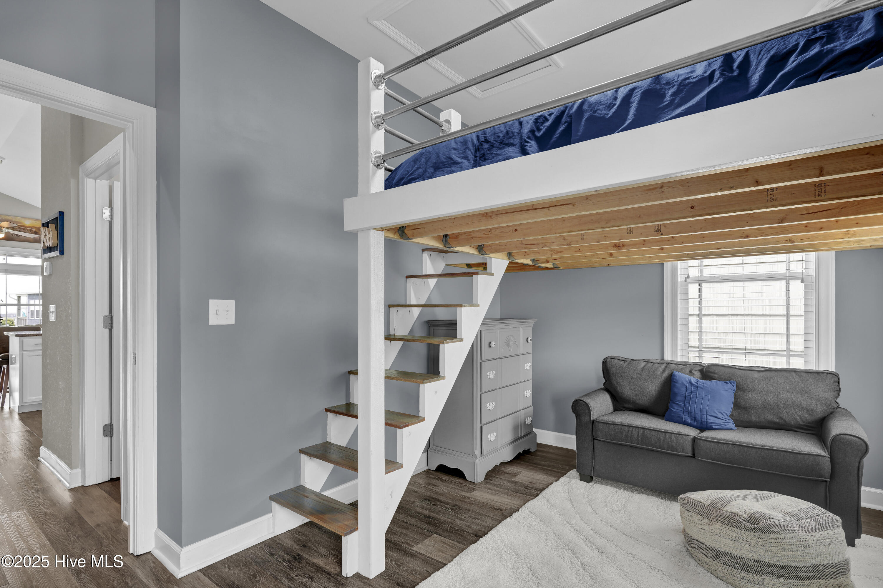 100532685 | Photo 33