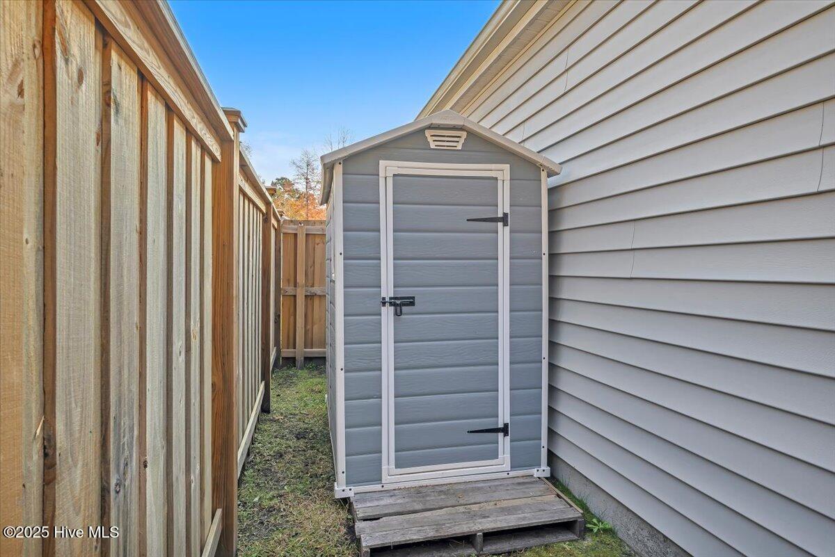 100543041 | Photo 35