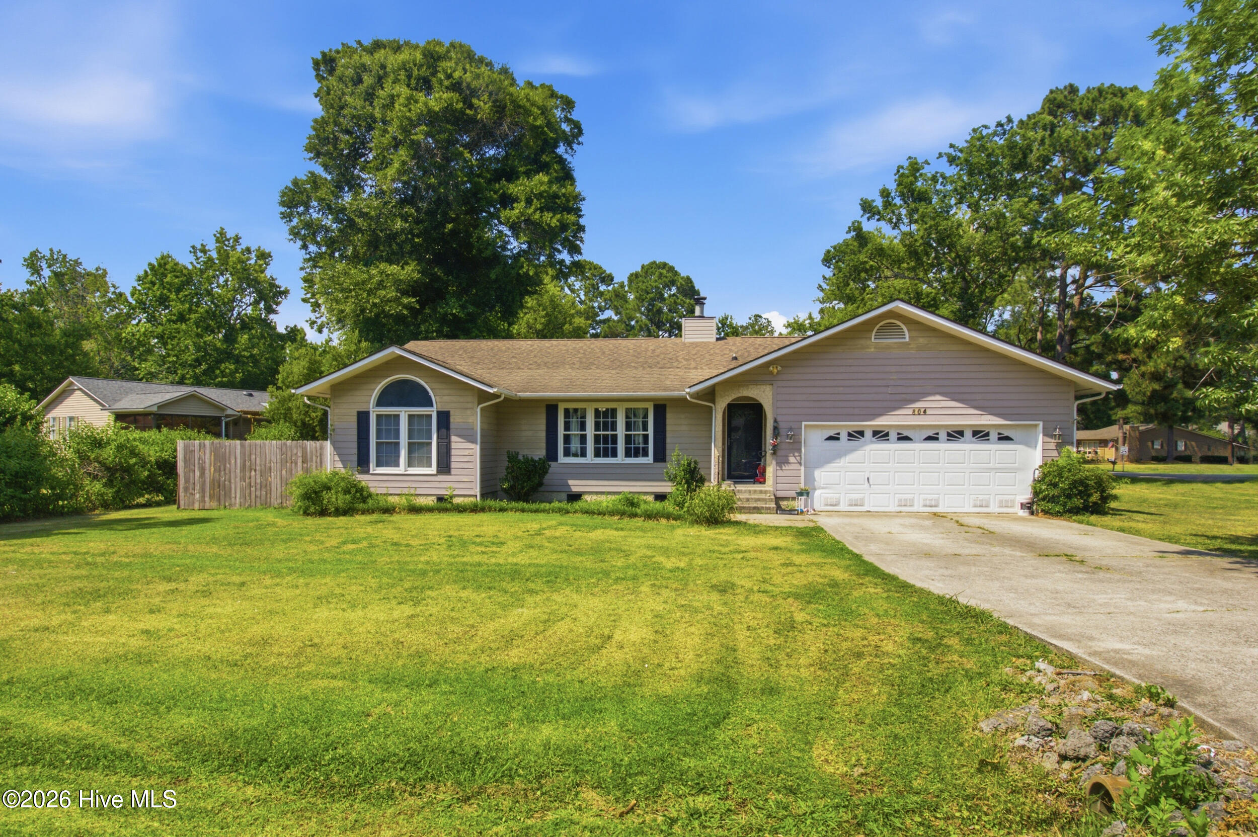 Exterior photo of 804 Plantation Drive, New Bern, NC 28562. MLS: 100581962