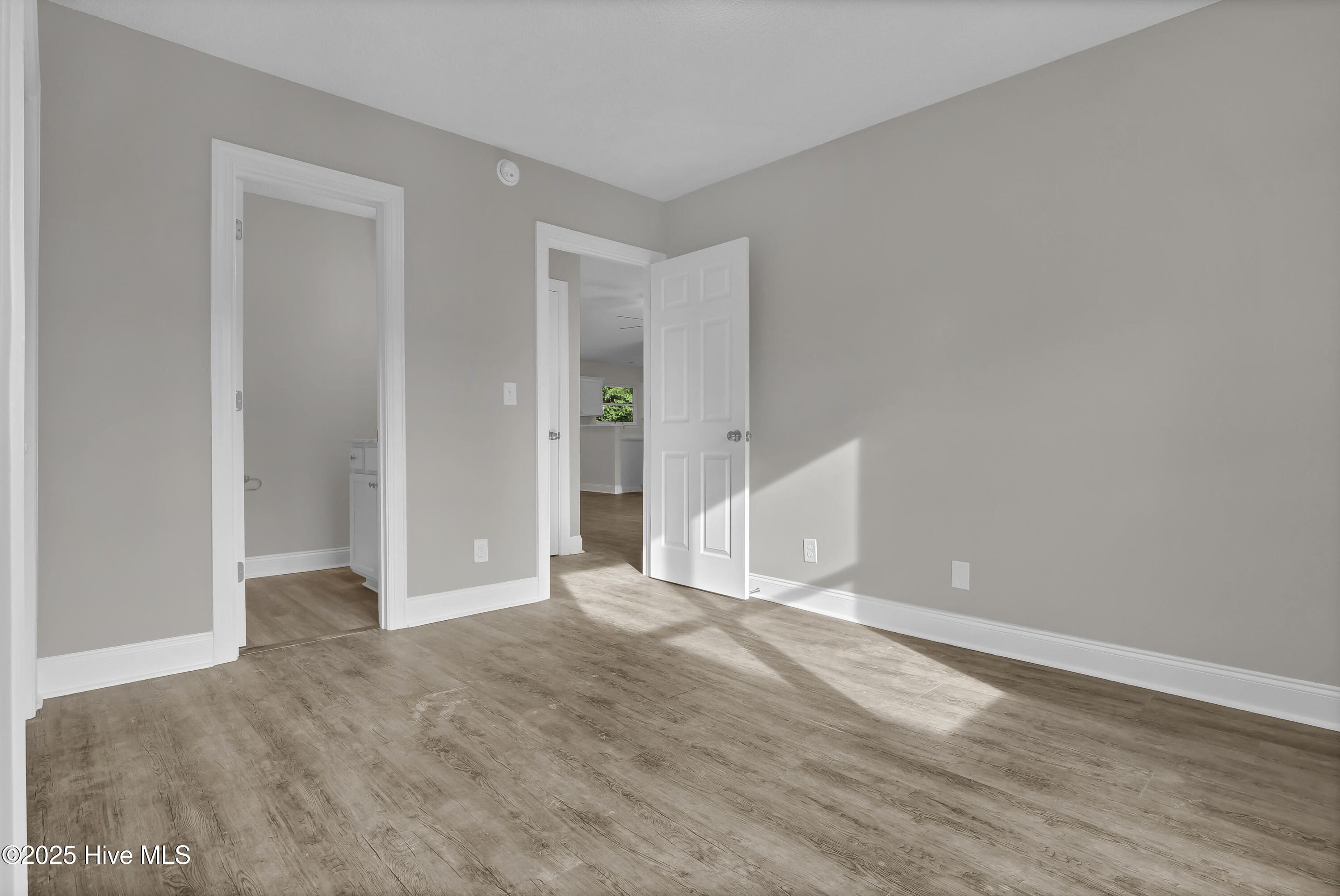 100519530 | Photo 15