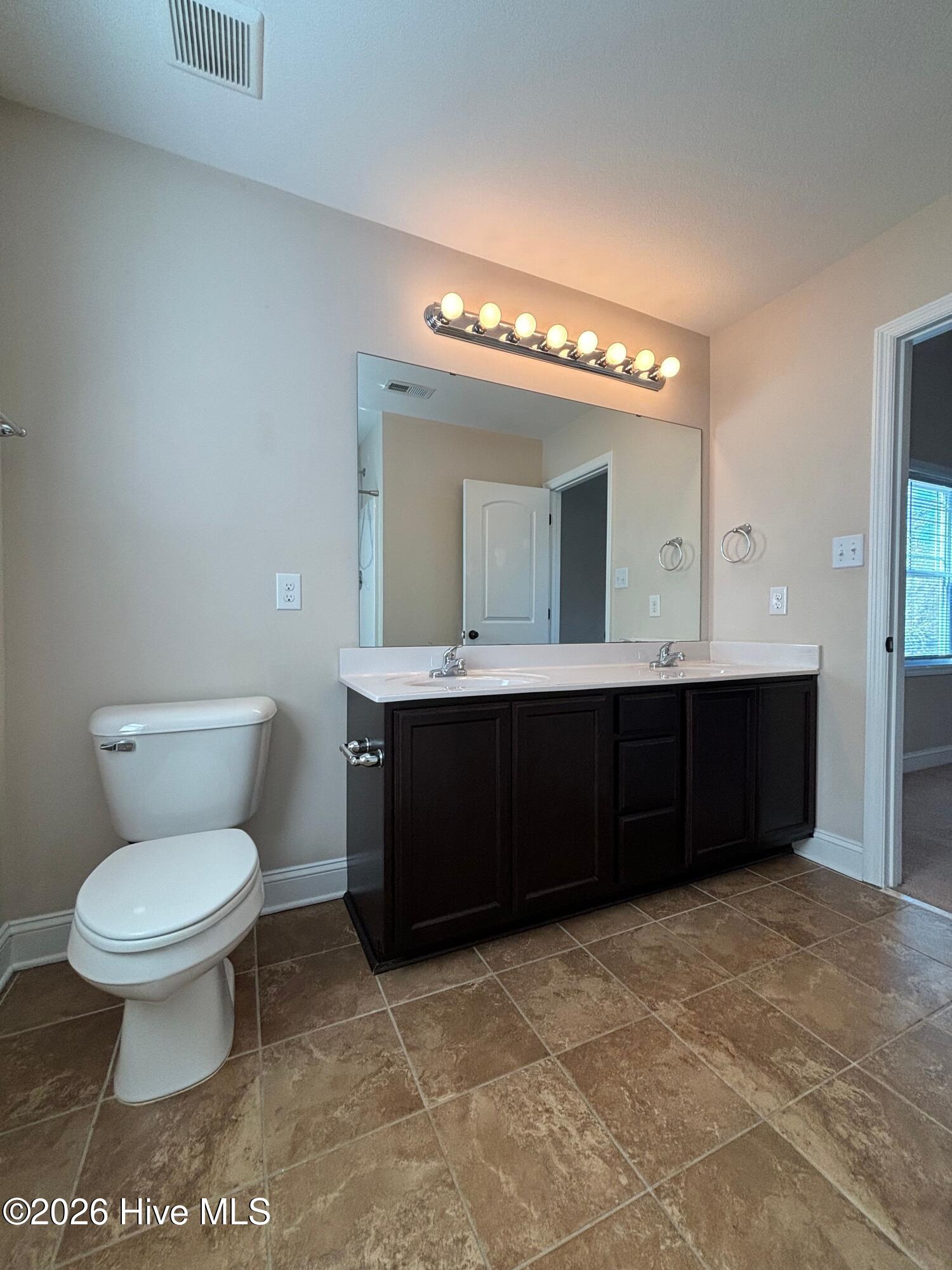 100557628 | Photo 22