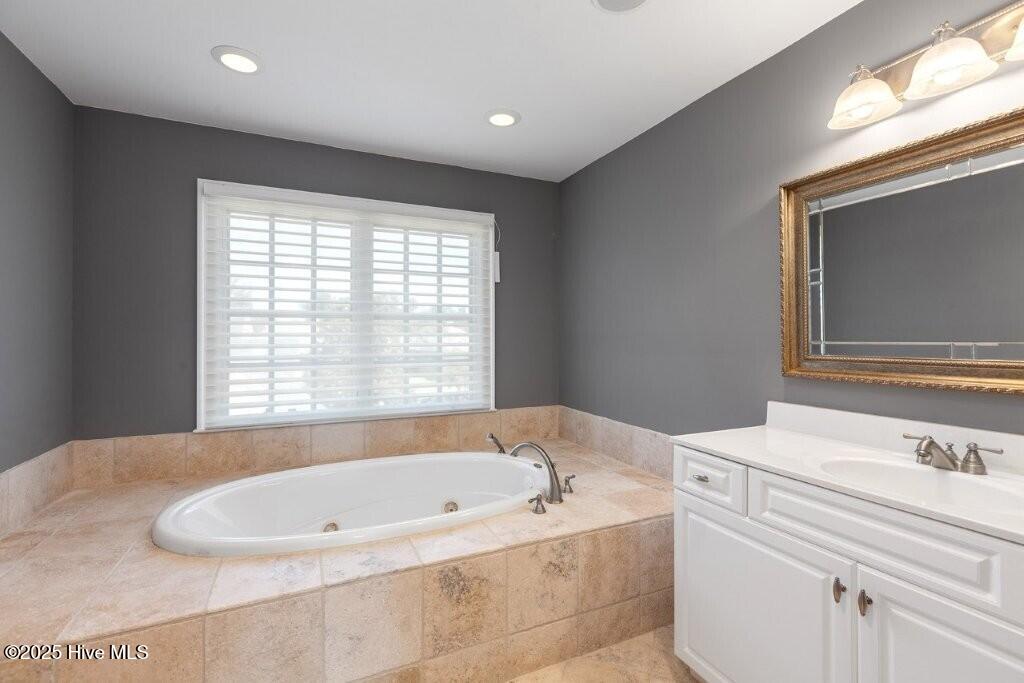 100523912 | Photo 58