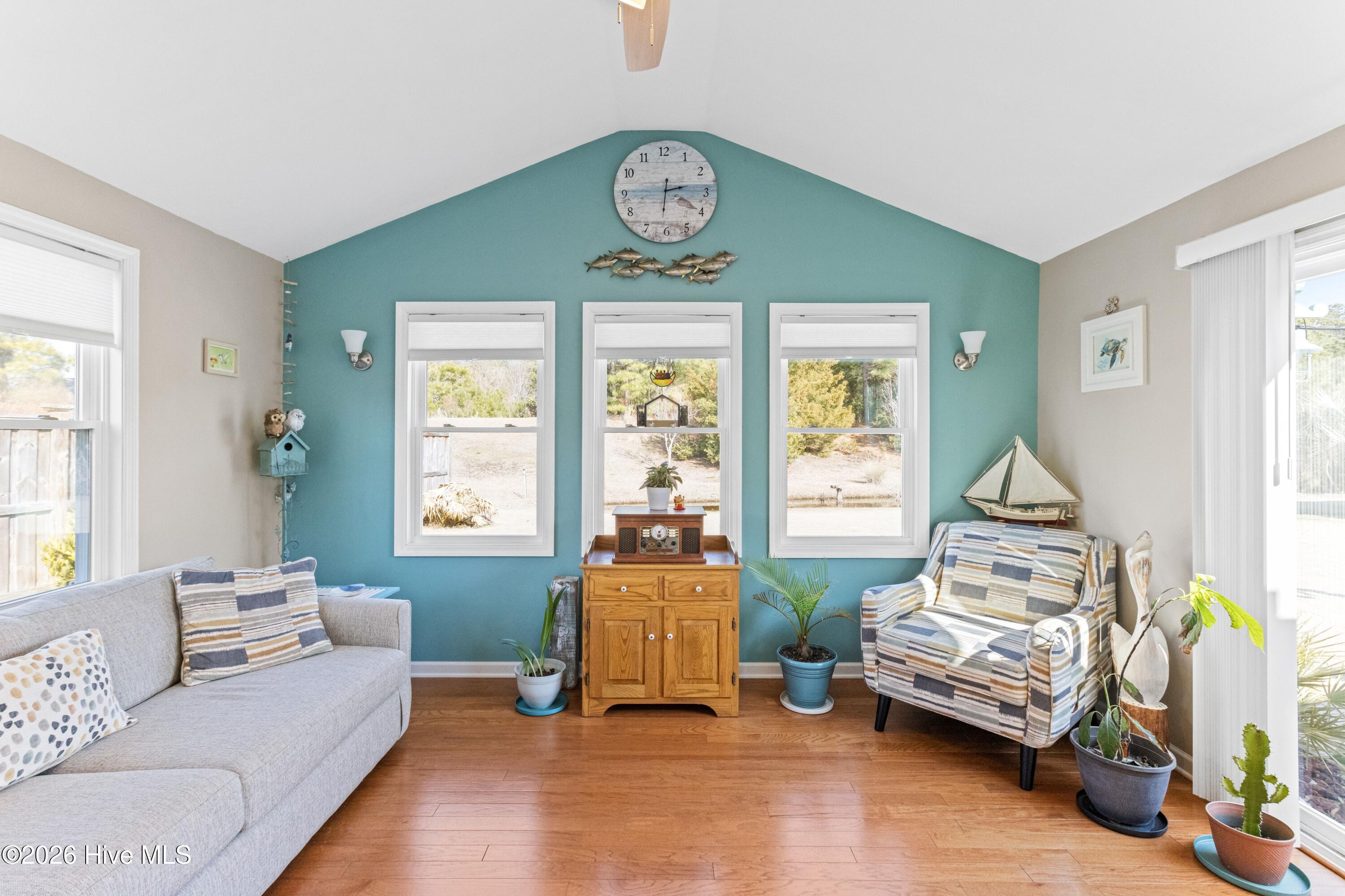 100554021 | Photo 17