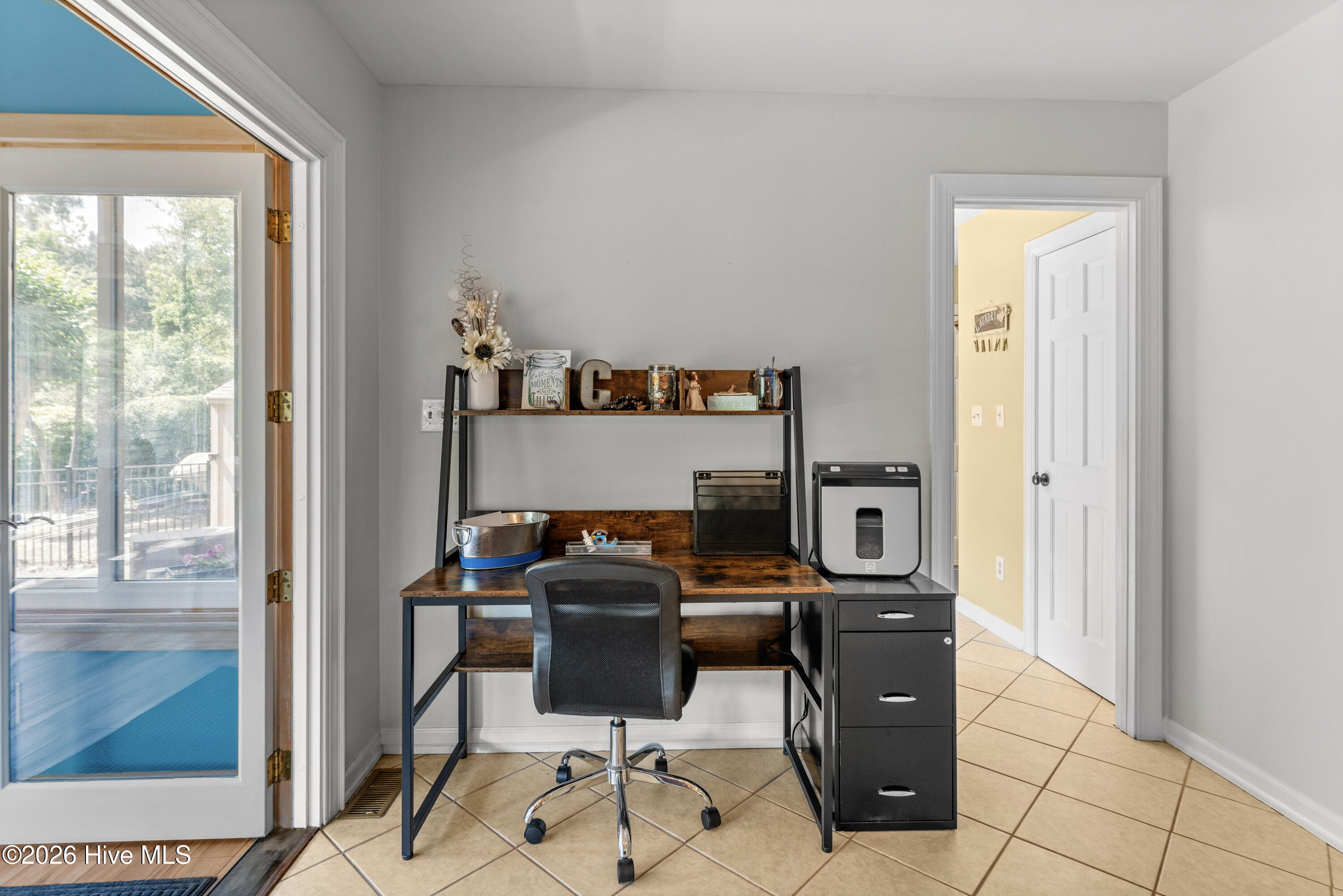 100569922 | Photo 29