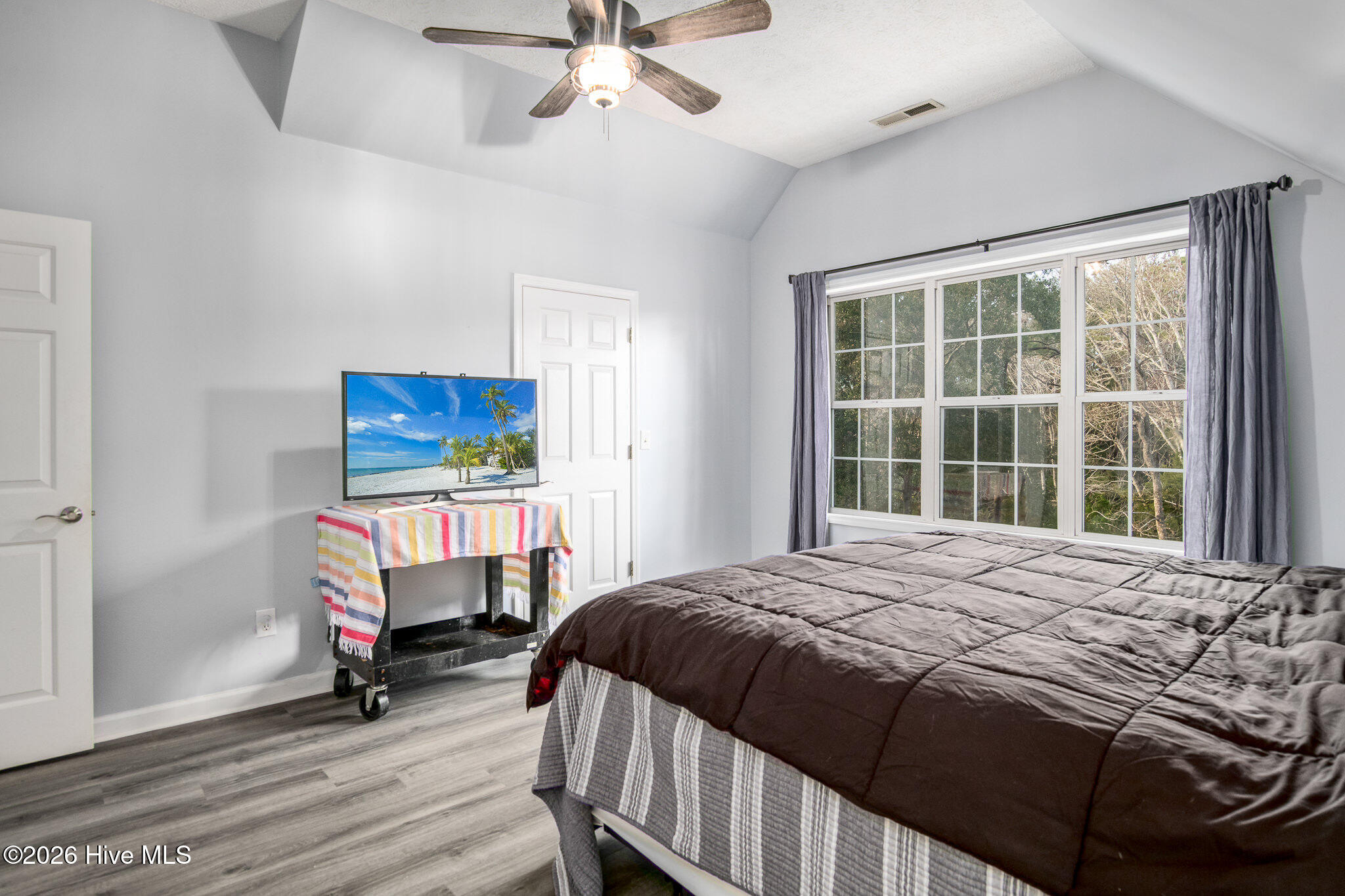 100549420 | Photo 30