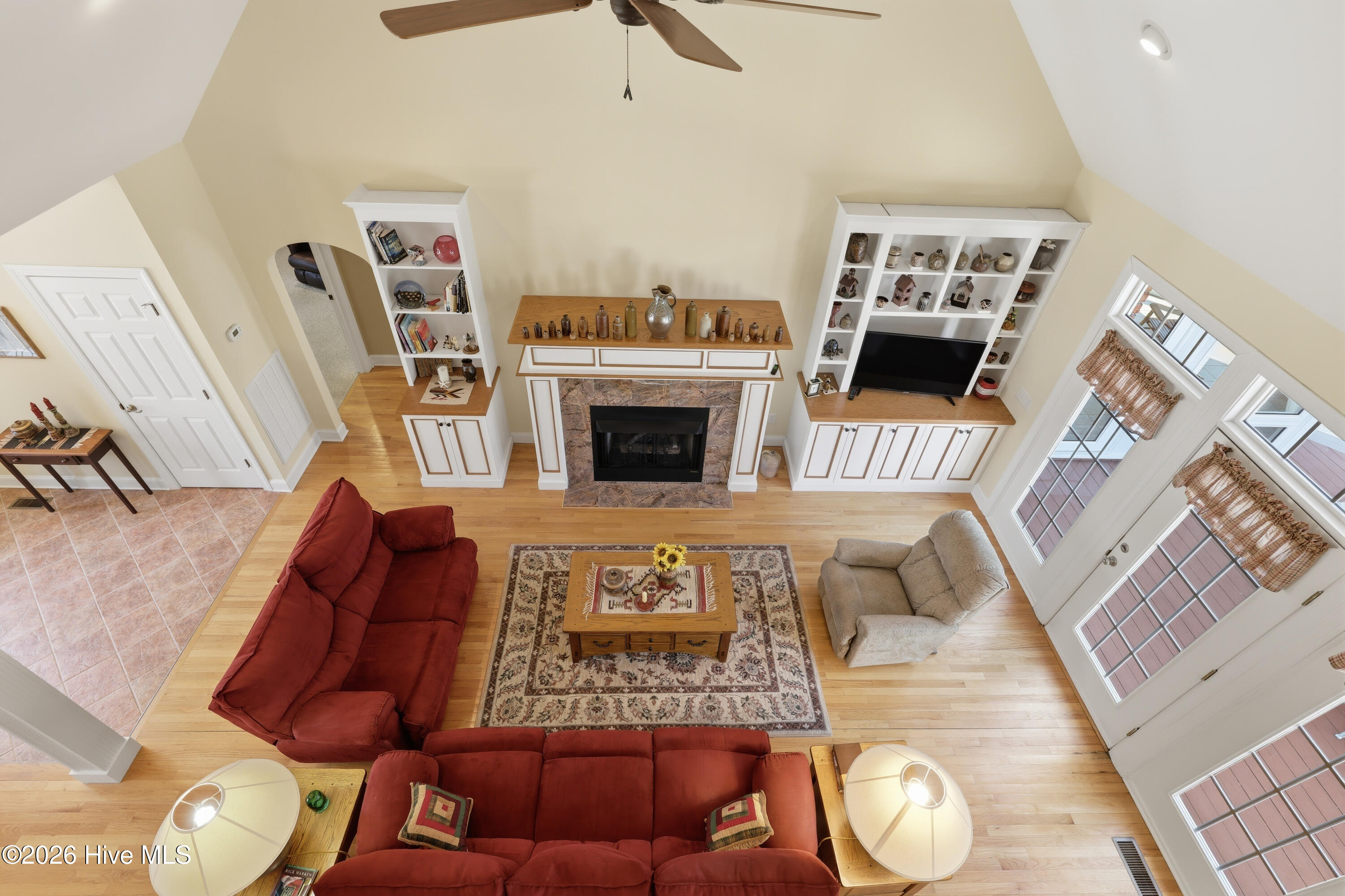 100558139 | Photo 51