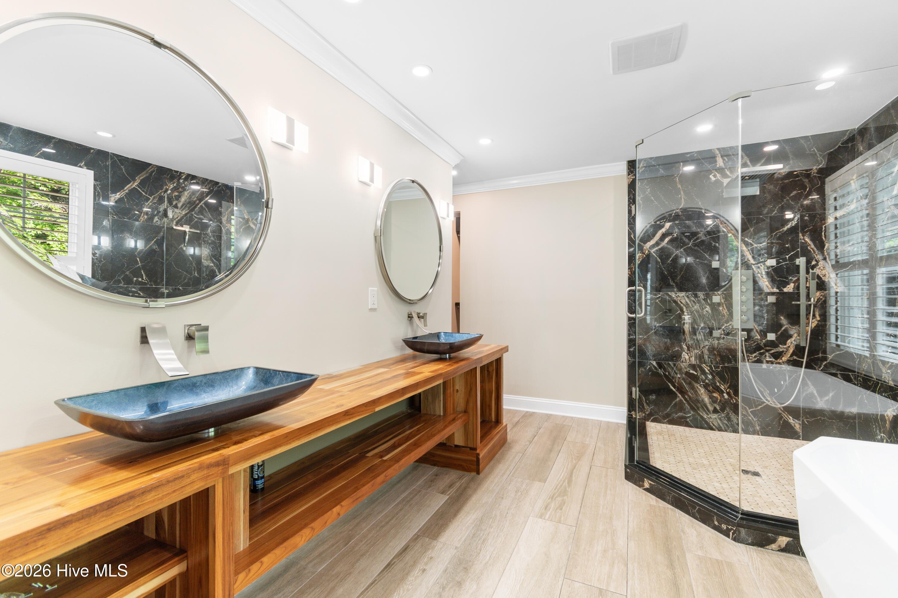 100569260 | Photo 19