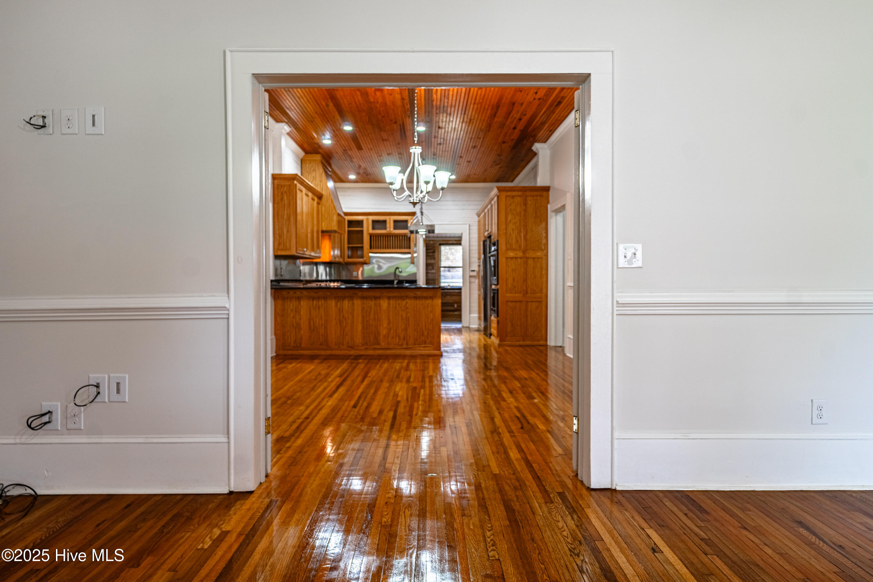 100543227 | Photo 24