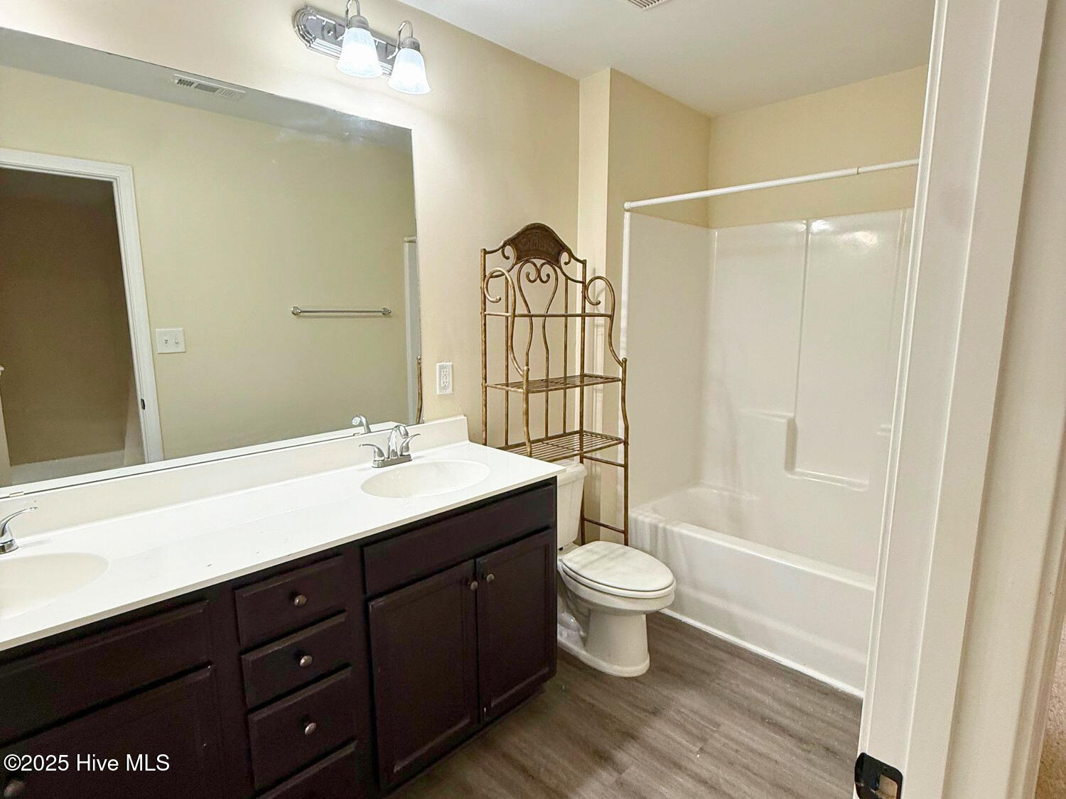 100542063 | Photo 18