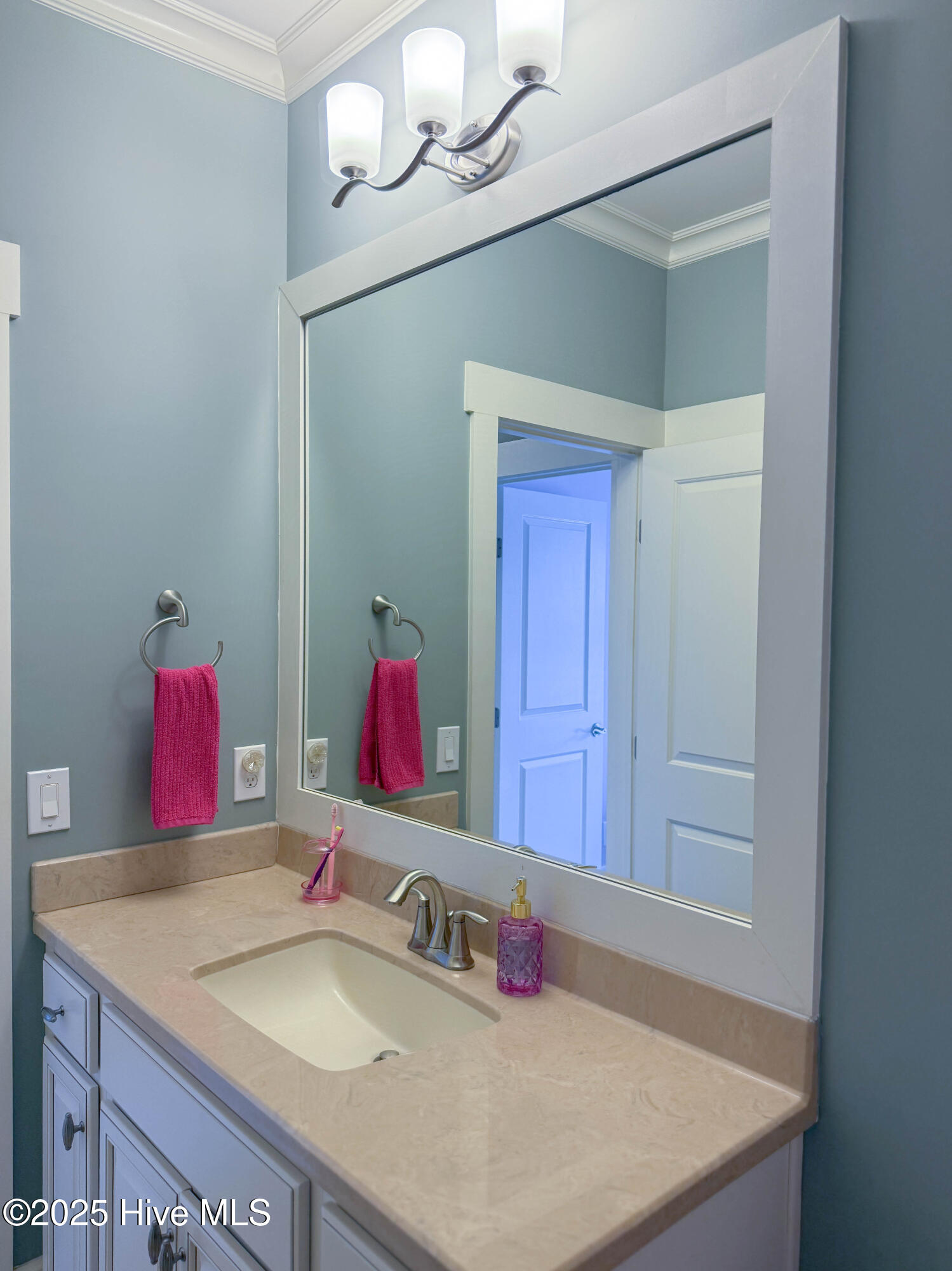 100534073 | Photo 54