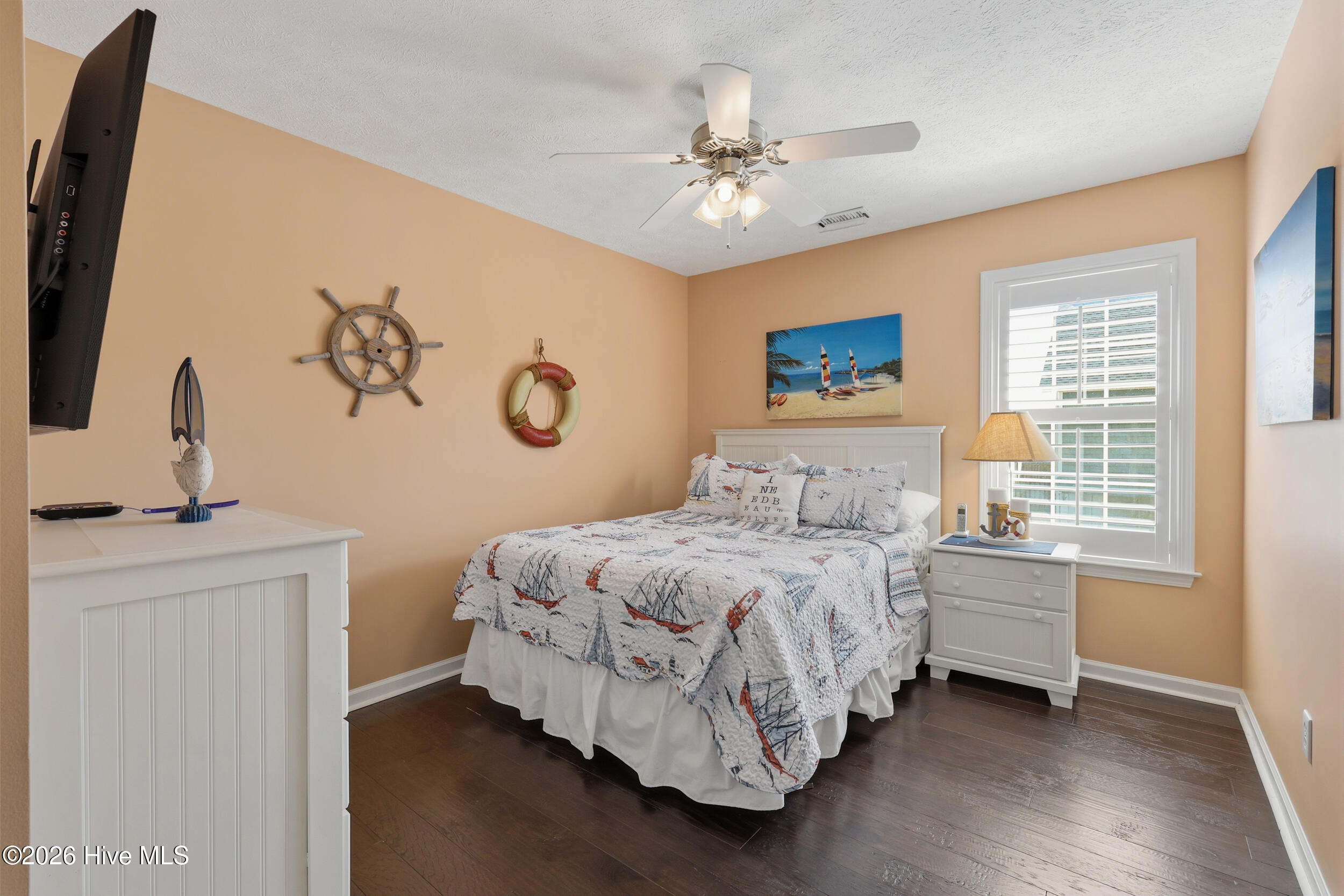 100567989 | Photo 35