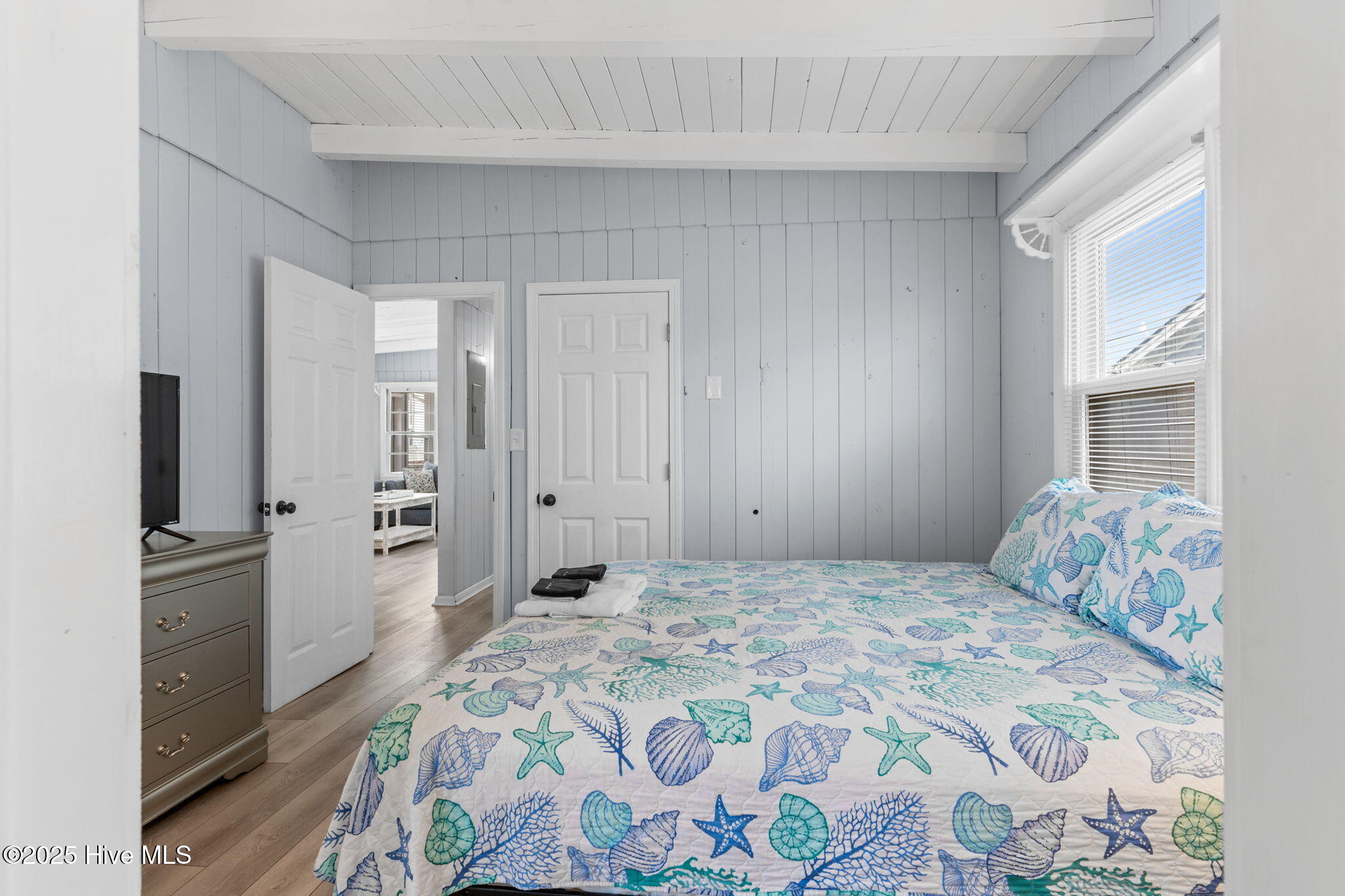 100526809 | Photo 37